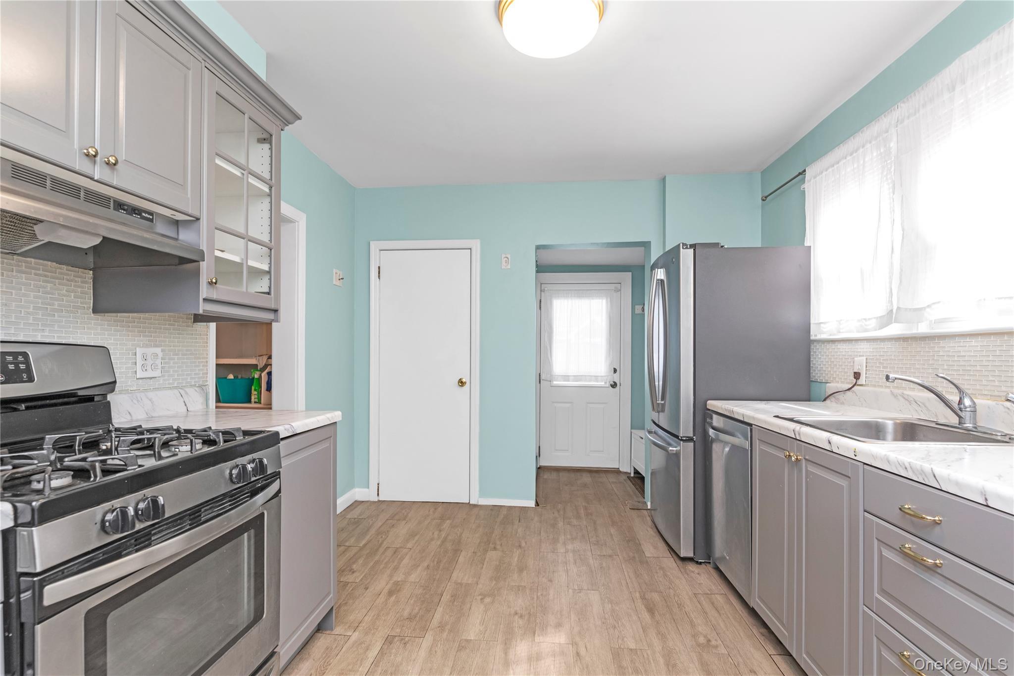 Single Family Walnut  Nassau County, NY 11590, MLS-906635-3