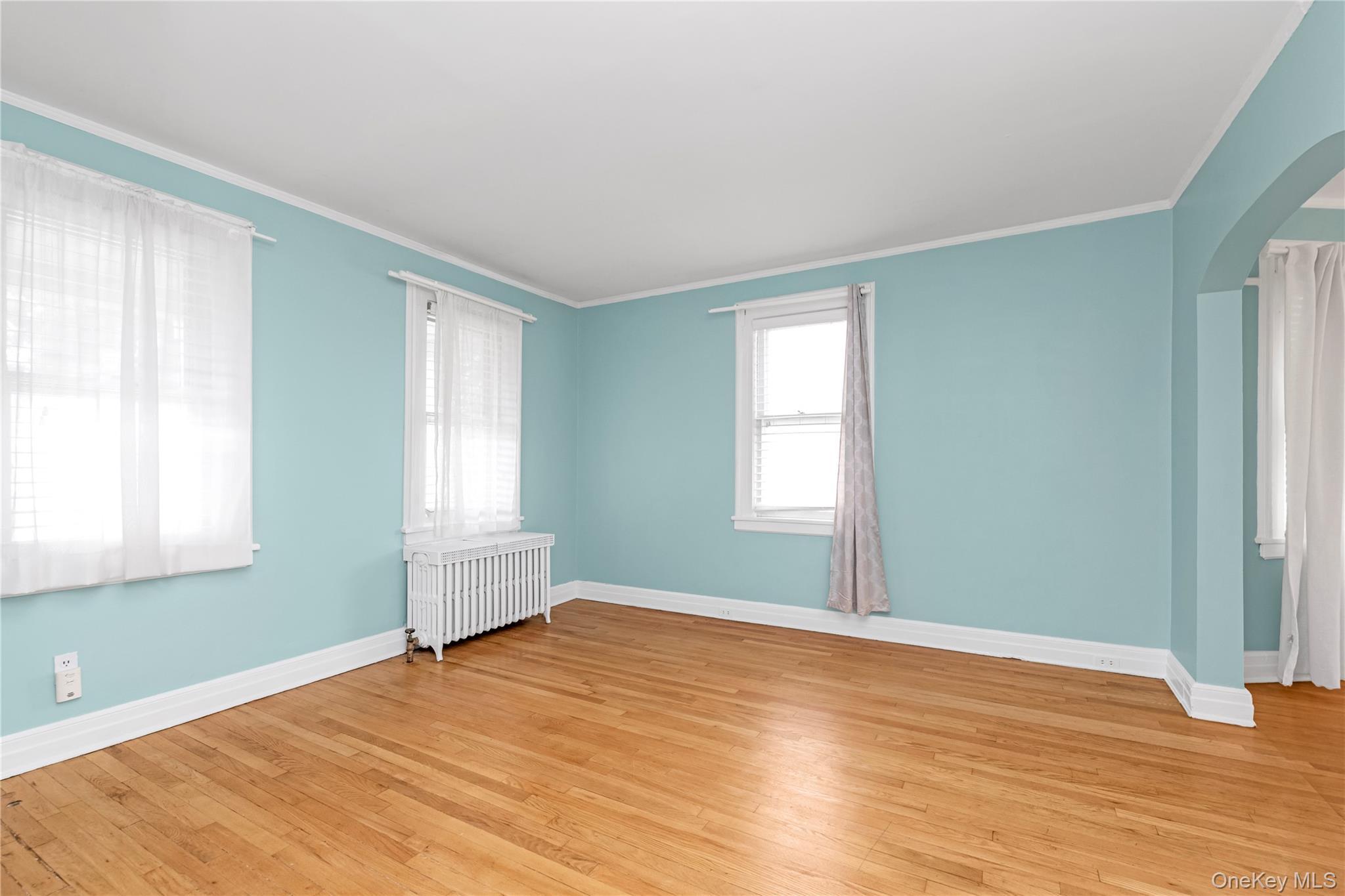 Single Family Walnut  Nassau County, NY 11590, MLS-906635-5