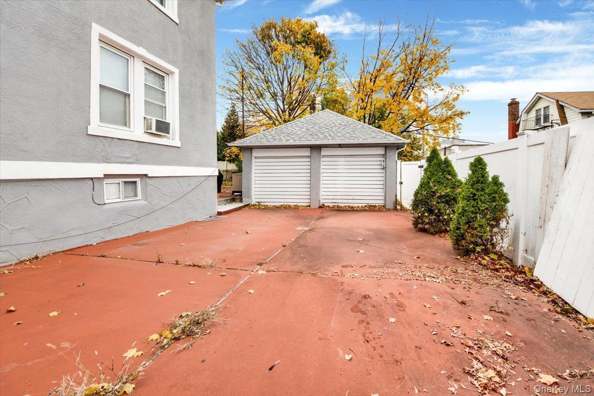 Single Family Hering  Bronx, NY 10461, MLS-906673-28