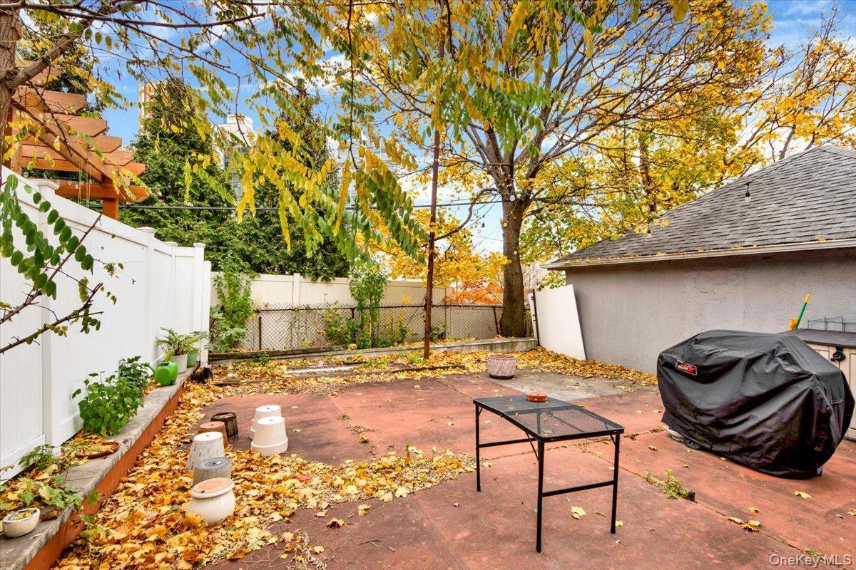 Single Family Hering  Bronx, NY 10461, MLS-906673-30