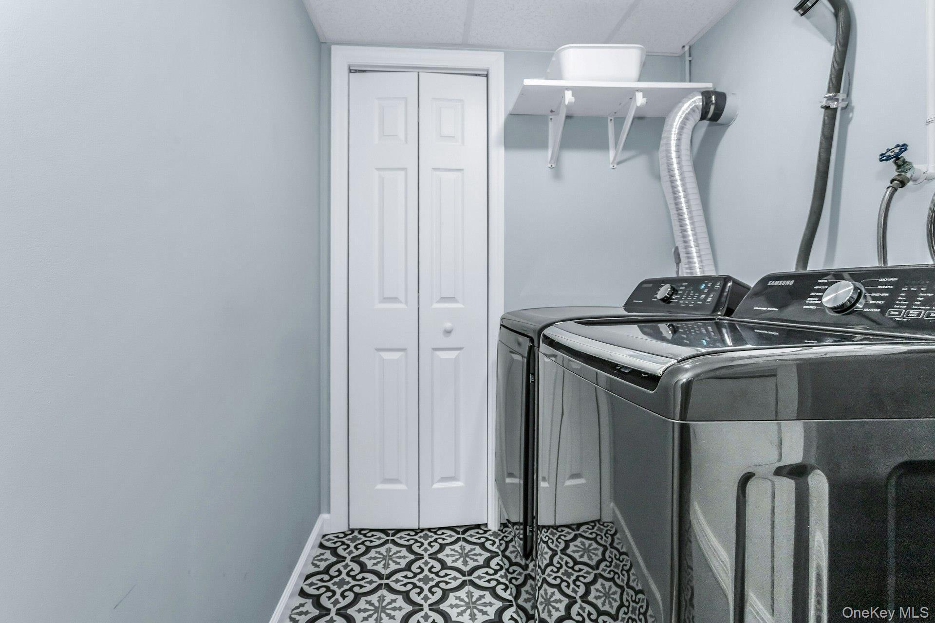 Single Family Bread And Cheese Hollow  Suffolk County, NY 11768, MLS-906698-28