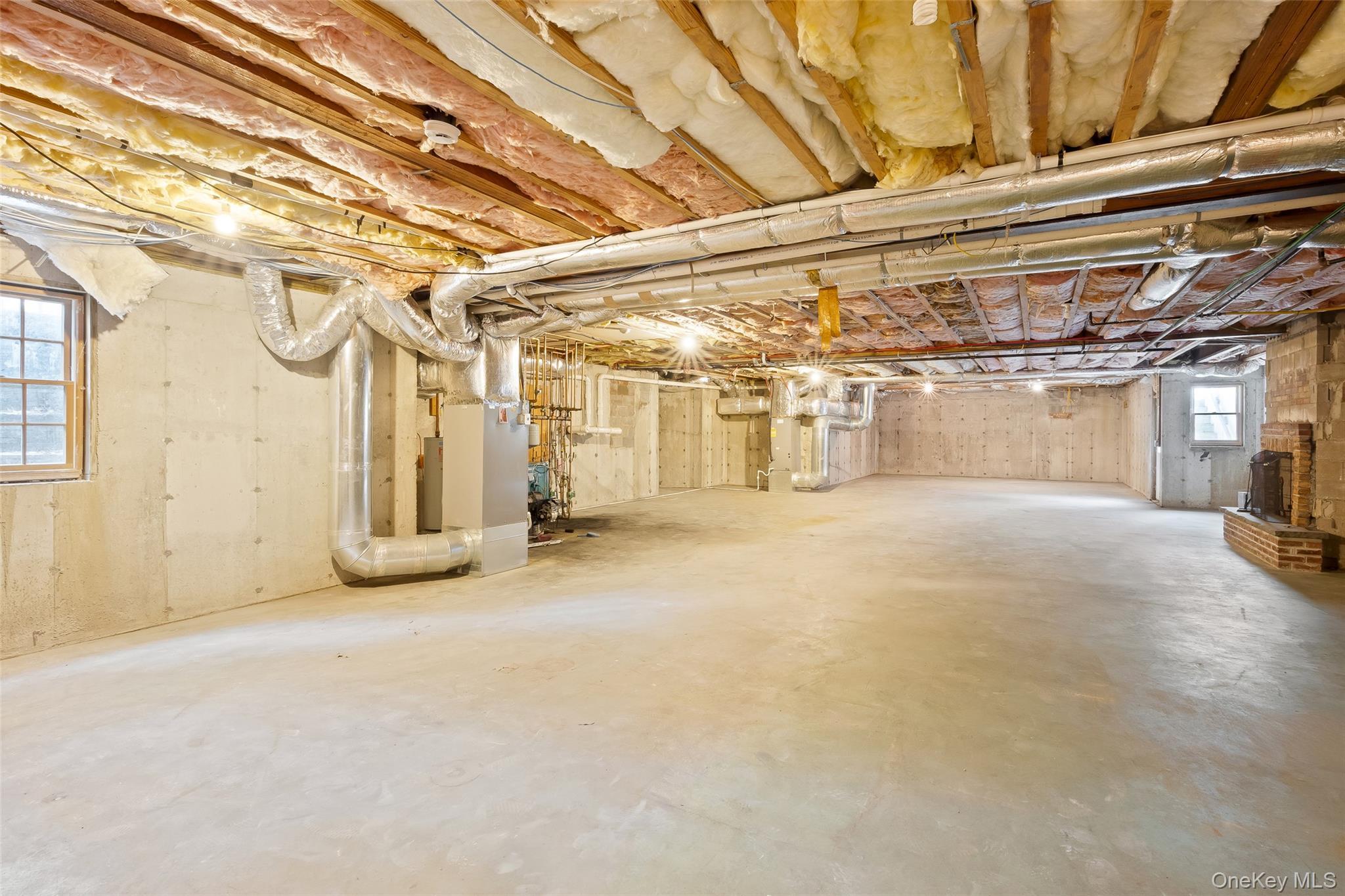 Single Family Brushy Neck Ln Suffolk County, NY 11977, MLS-906787-45