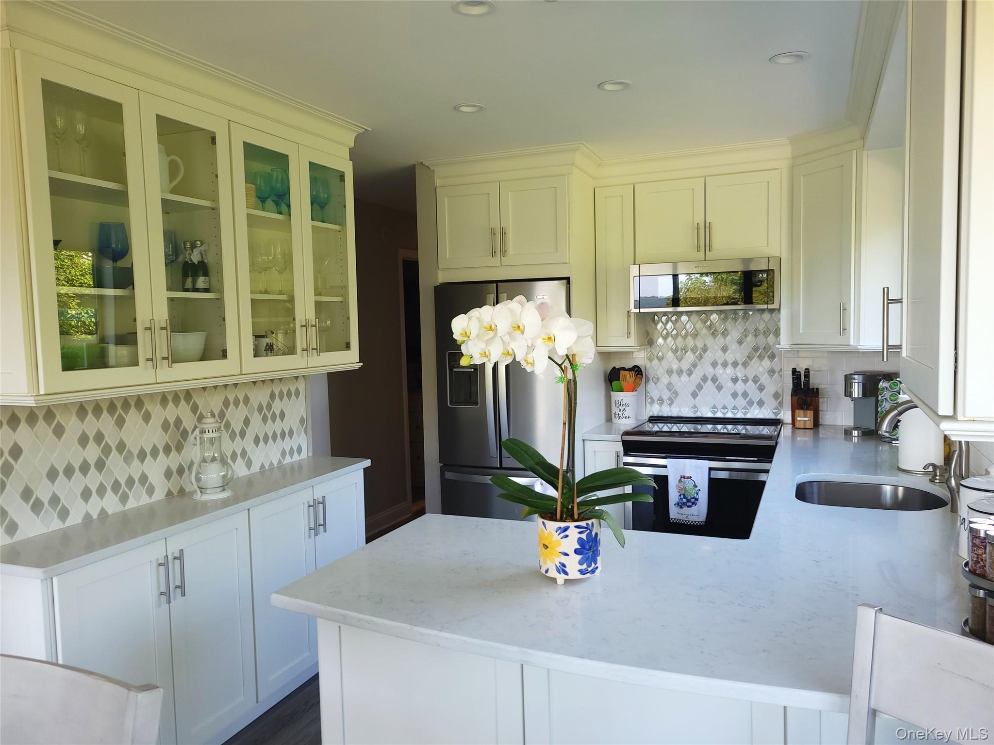 Condo Watchogue  Suffolk County, NY 11940, MLS-906801-5