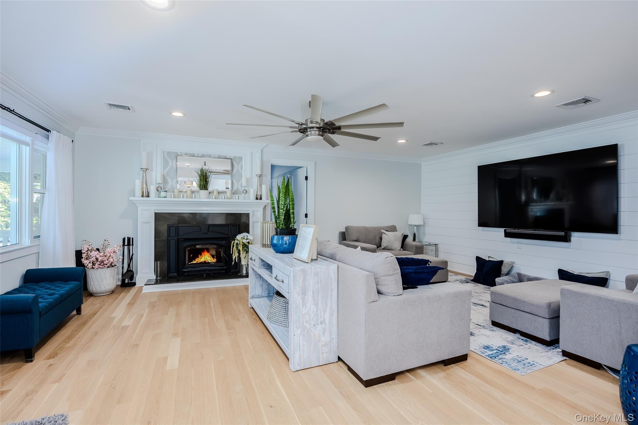 Single Family Revilo  Suffolk County, NY 11967, MLS-906836-34