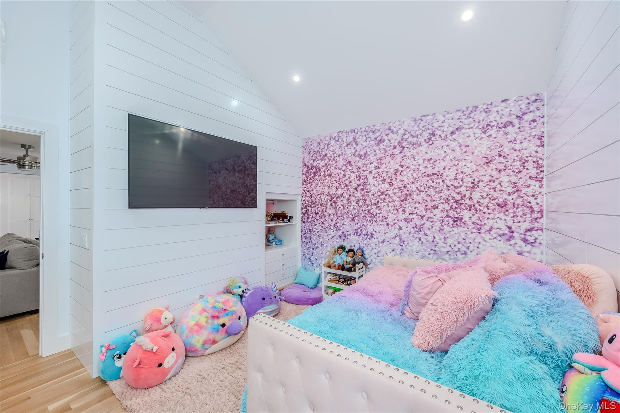 Single Family Revilo  Suffolk County, NY 11967, MLS-906836-40