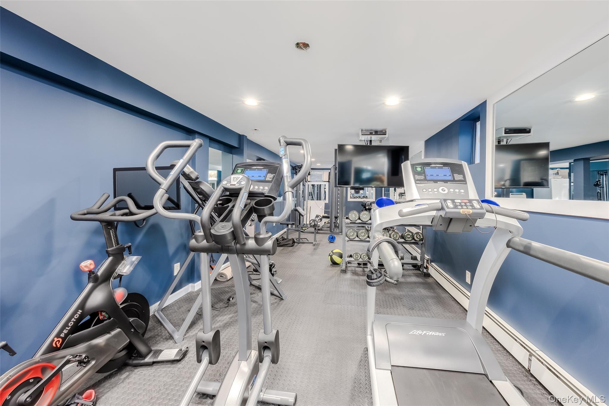 Single Family Revilo  Suffolk County, NY 11967, MLS-906836-44