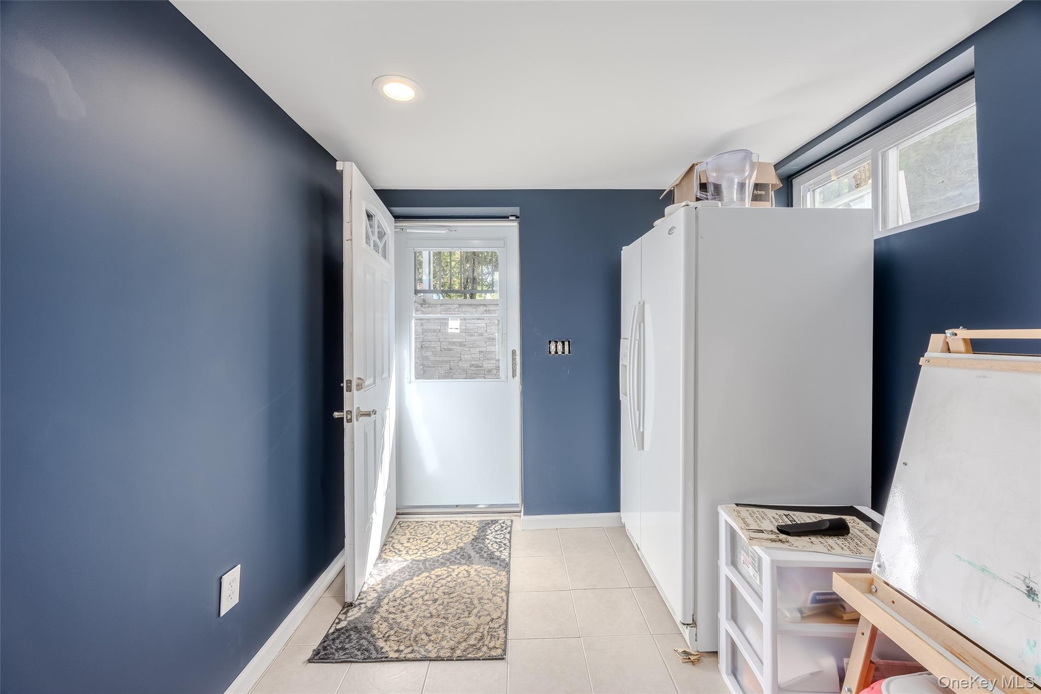 Single Family Revilo  Suffolk County, NY 11967, MLS-906836-46