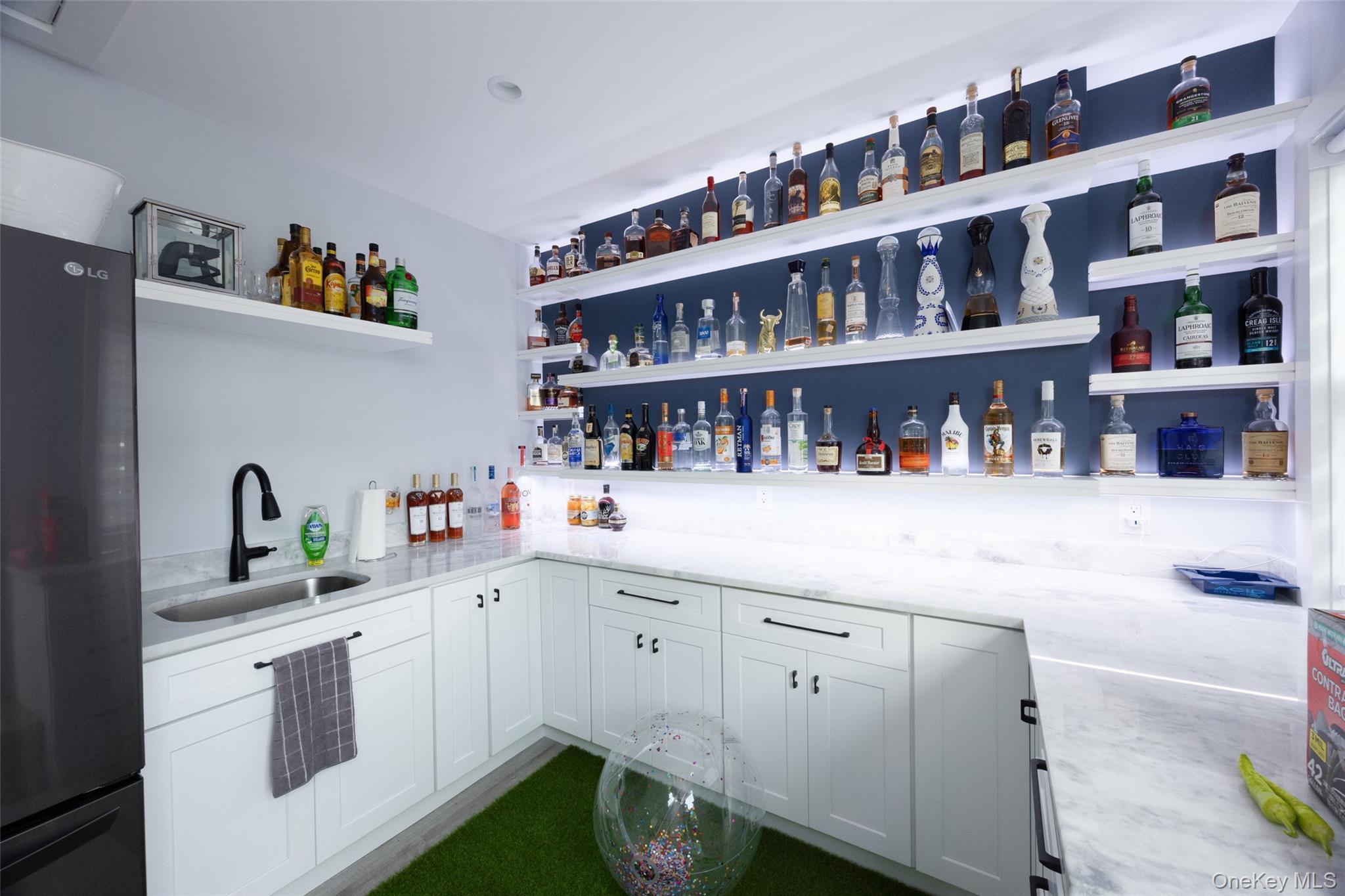 Single Family Revilo  Suffolk County, NY 11967, MLS-906836-8