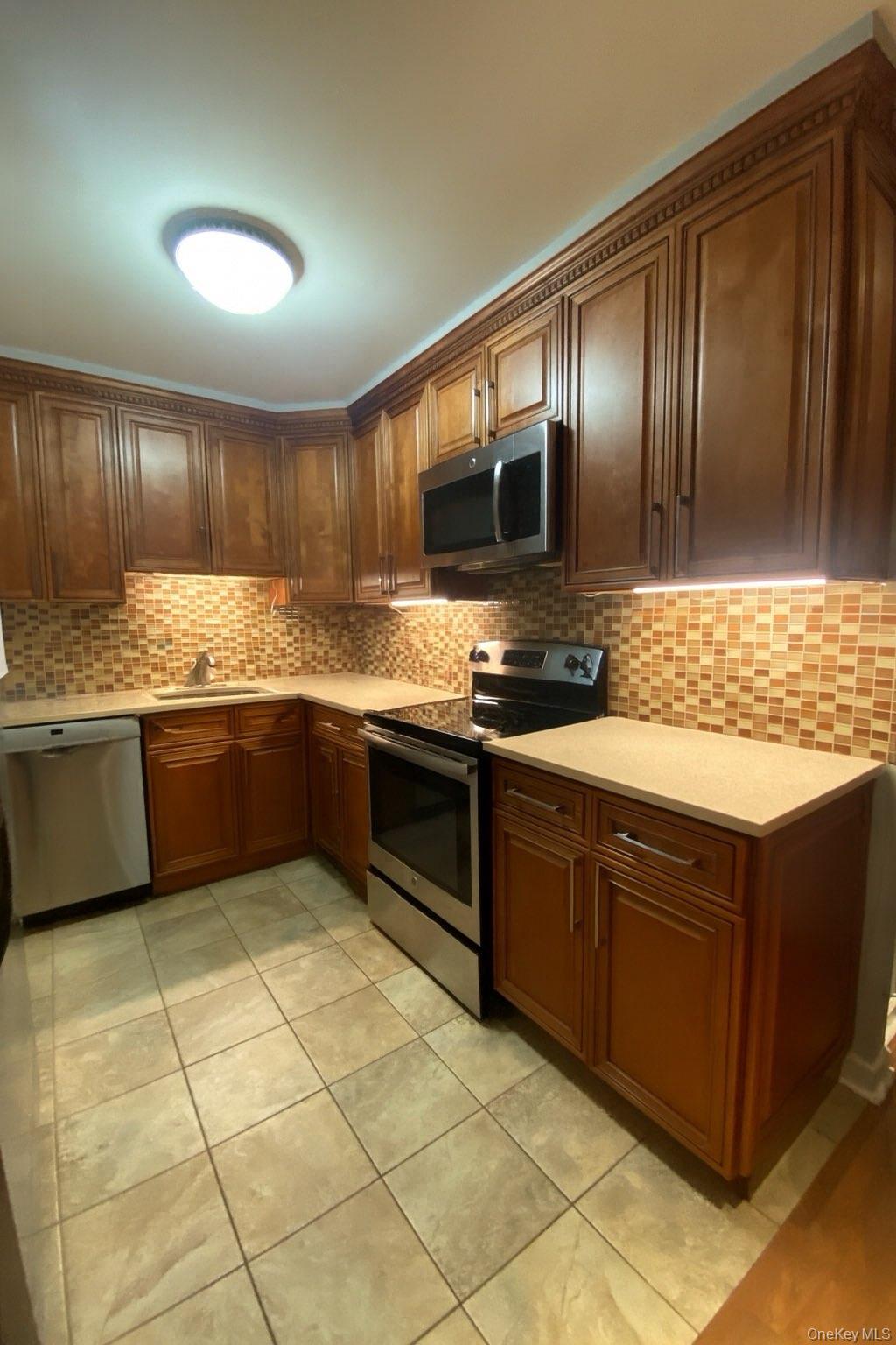 Coop 166th  Queens, NY 11357, MLS-906917-12