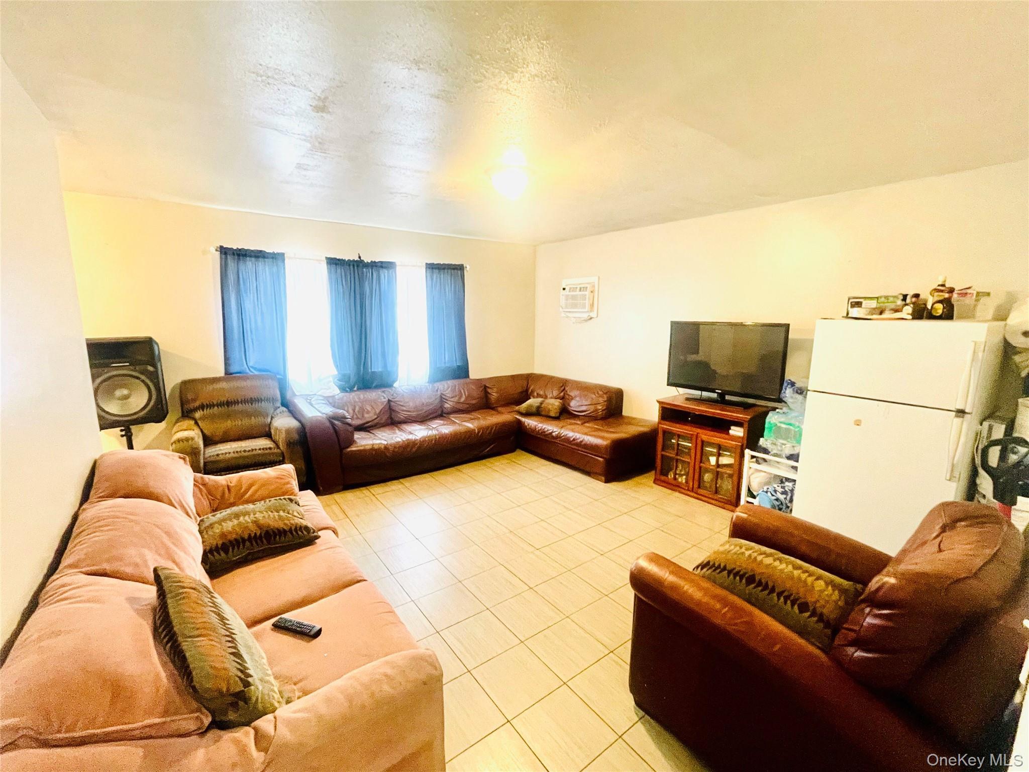 Single Family Gray  Suffolk County, NY 11763, MLS-906939-12