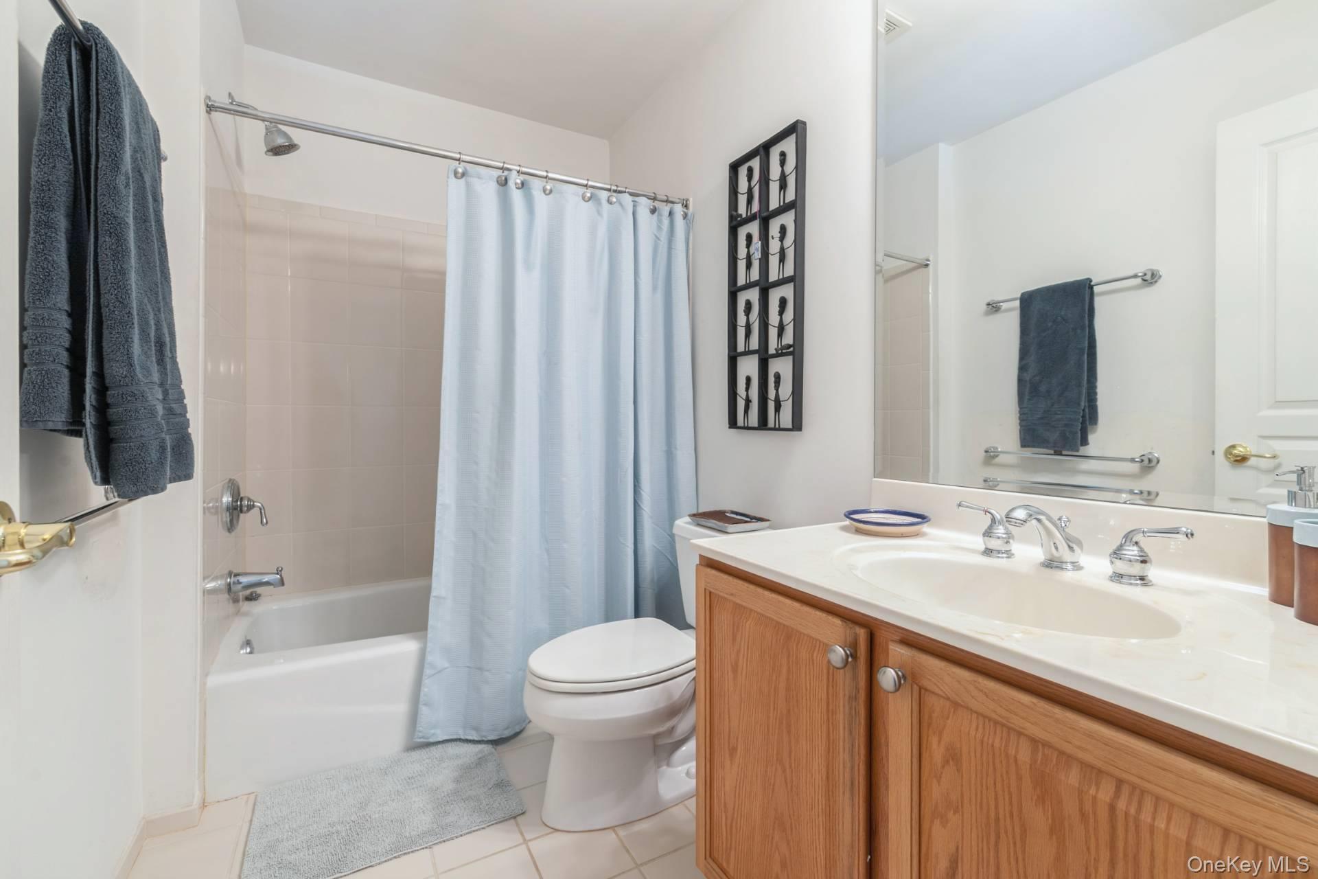 Condo Ashley  Suffolk County, NY 11977, MLS-907102-25