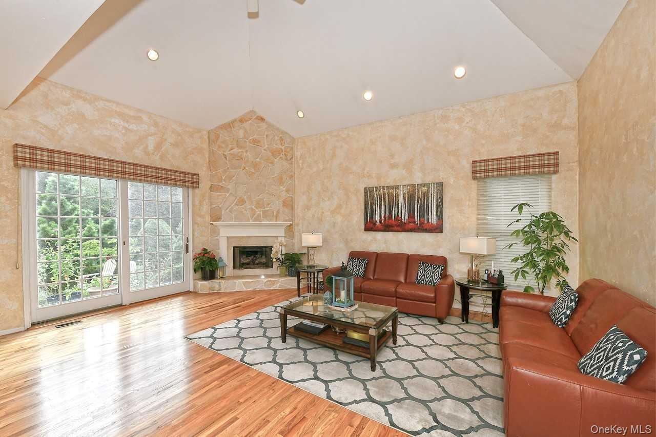 Single Family Andiron Suffolk County, NY 11731, MLS-907112-10