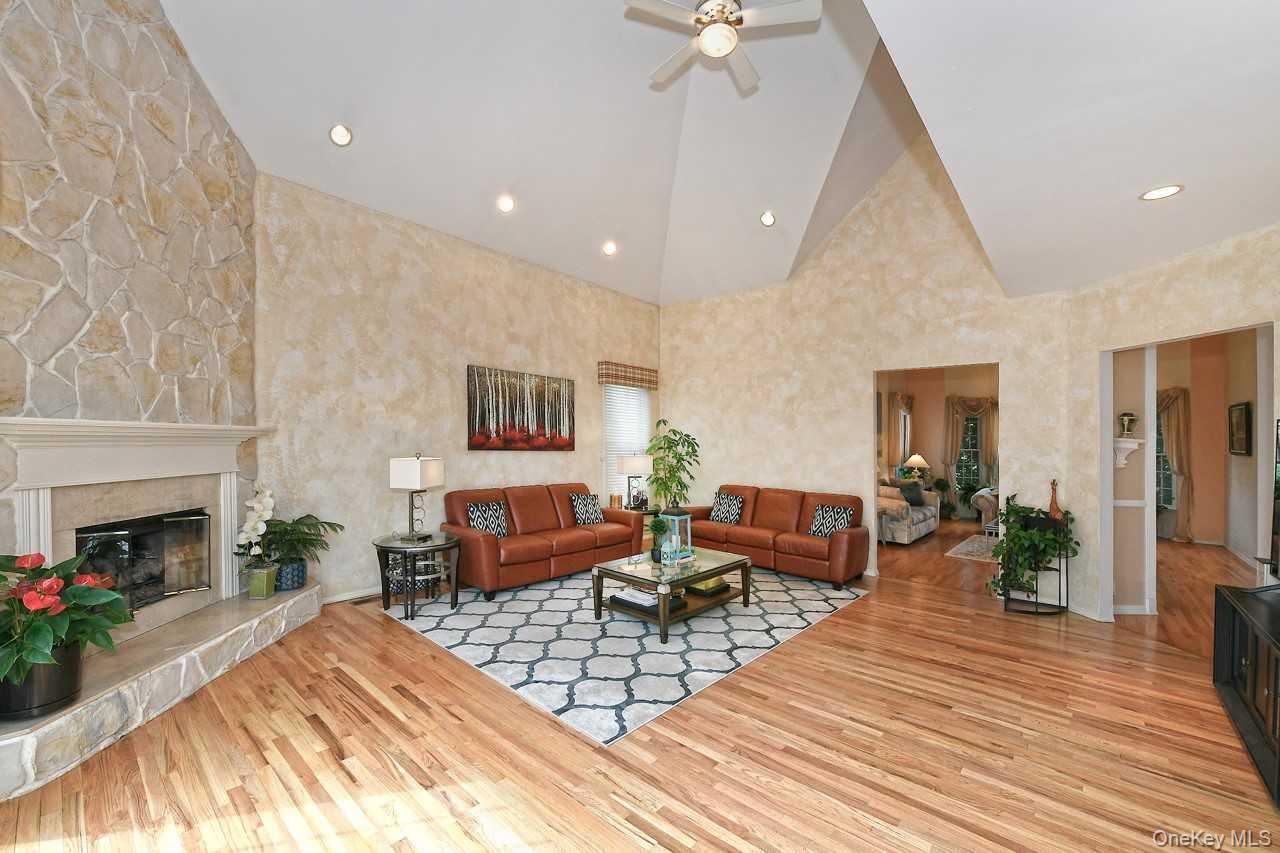 Single Family Andiron Suffolk County, NY 11731, MLS-907112-11