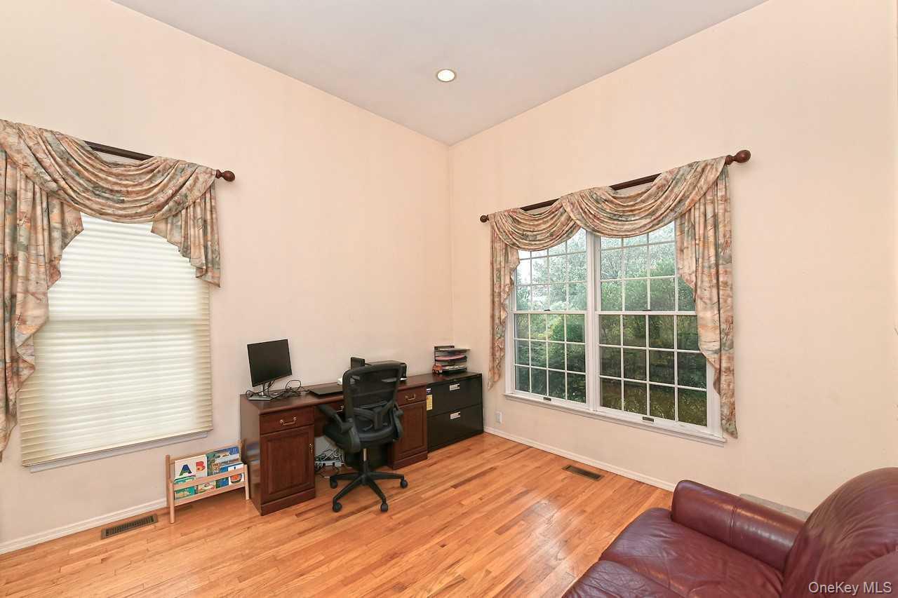 Single Family Andiron Suffolk County, NY 11731, MLS-907112-27