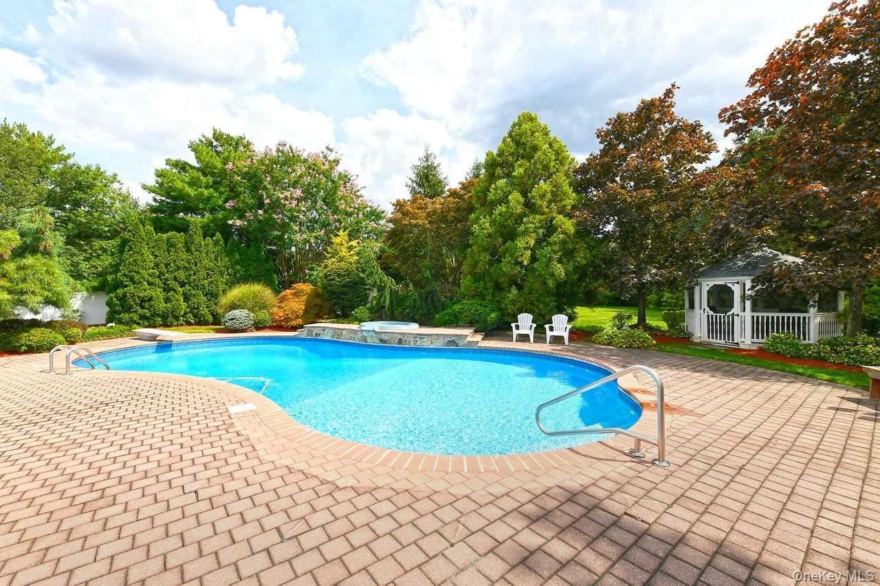 Single Family Andiron Suffolk County, NY 11731, MLS-907112-33