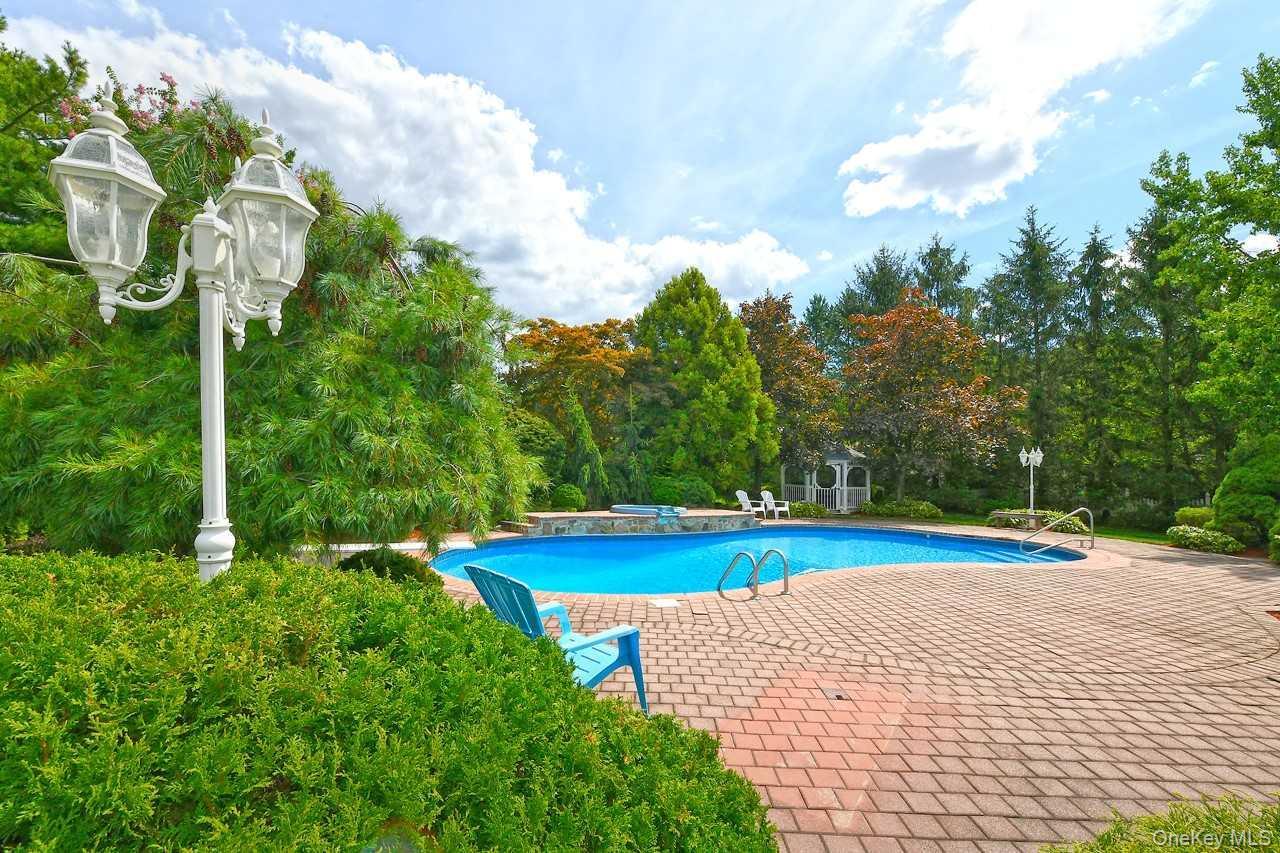 Single Family Andiron Suffolk County, NY 11731, MLS-907112-34