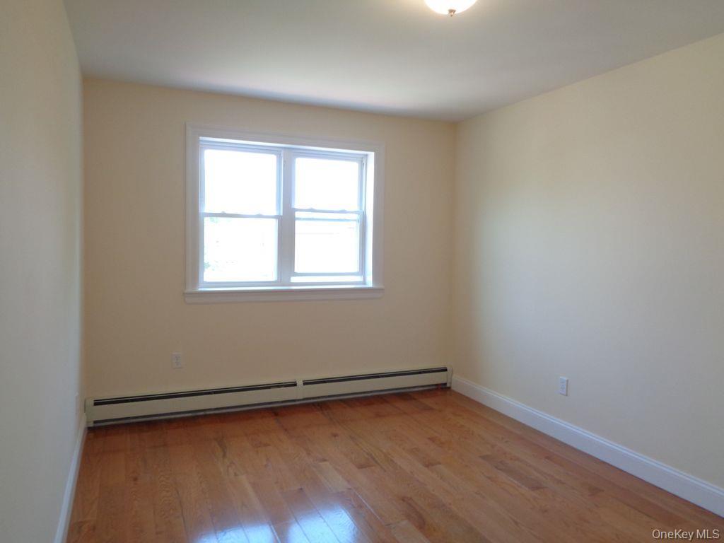 Single Family Radcliff Bronx, NY 10469, MLS-907157-16