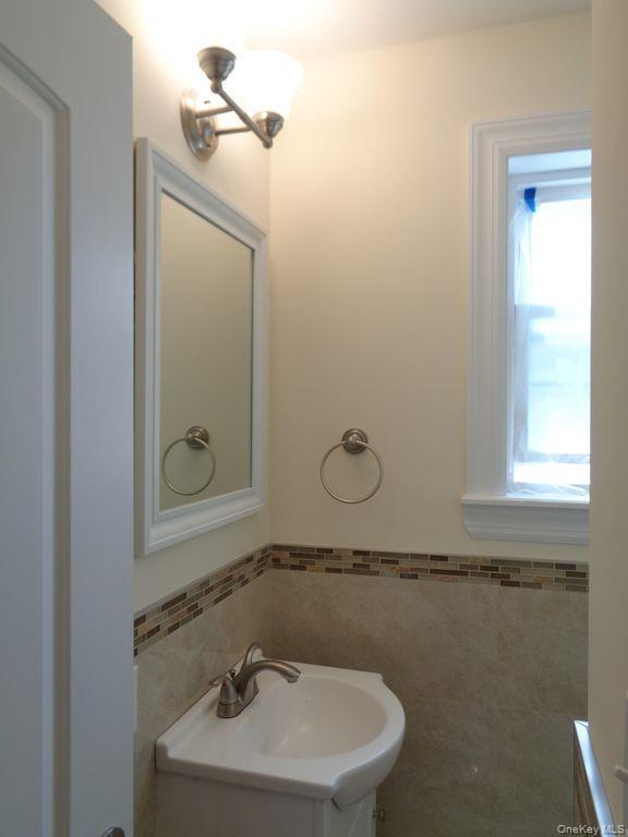 Single Family Radcliff Bronx, NY 10469, MLS-907157-19