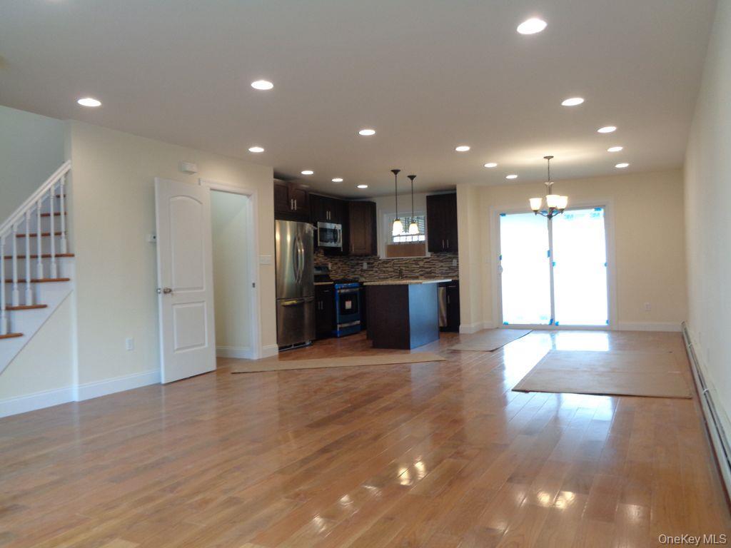 Single Family Radcliff Bronx, NY 10469, MLS-907157-22