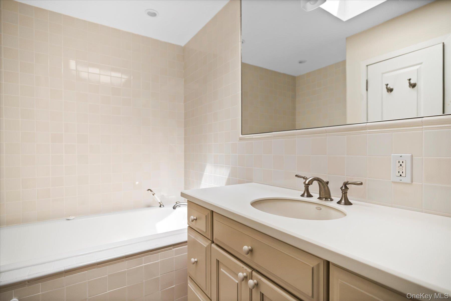 Single Family Deer Trail Suffolk County, NY 11968, MLS-907171-25