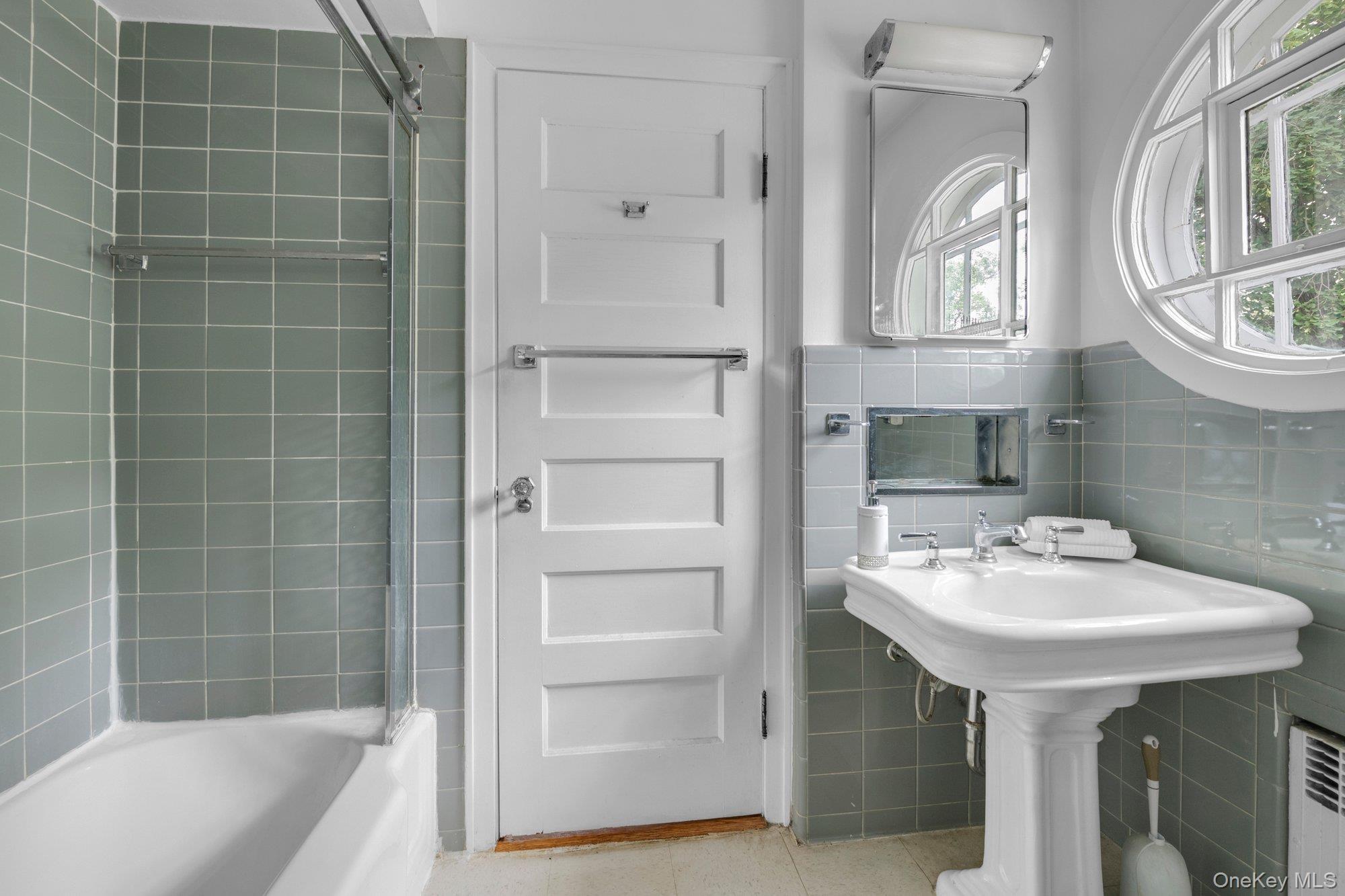 Single Family Nassau Nassau County, NY 11530, MLS-907179-16