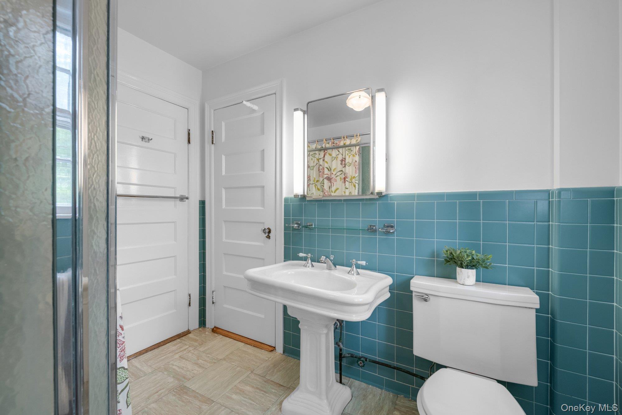 Single Family Nassau Nassau County, NY 11530, MLS-907179-17