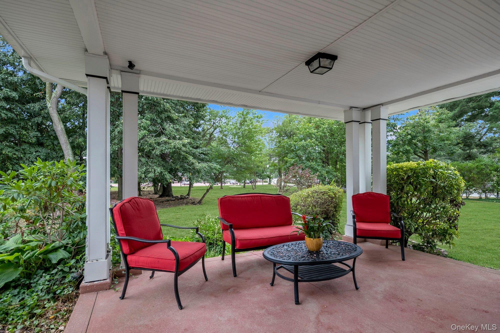 Single Family Nassau Nassau County, NY 11530, MLS-907179-22