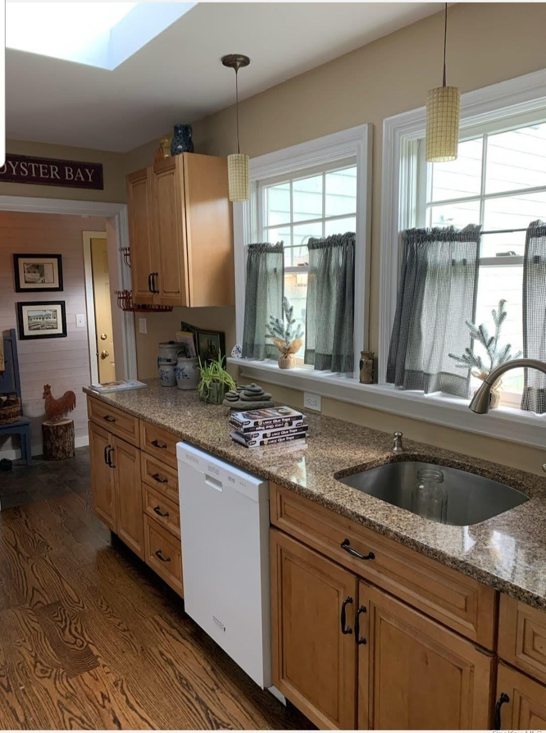 Single Family Main  Nassau County, NY 11771, MLS-907283-22