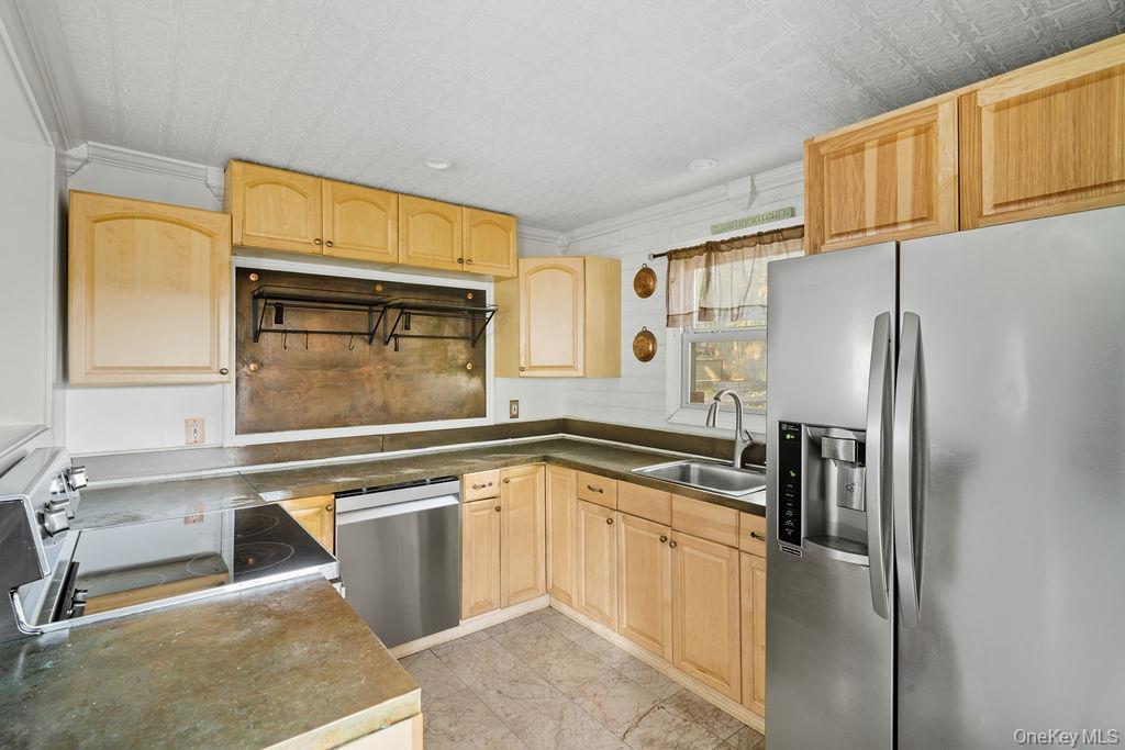 Single Family Lakeside  Suffolk County, NY 11961, MLS-907298-11