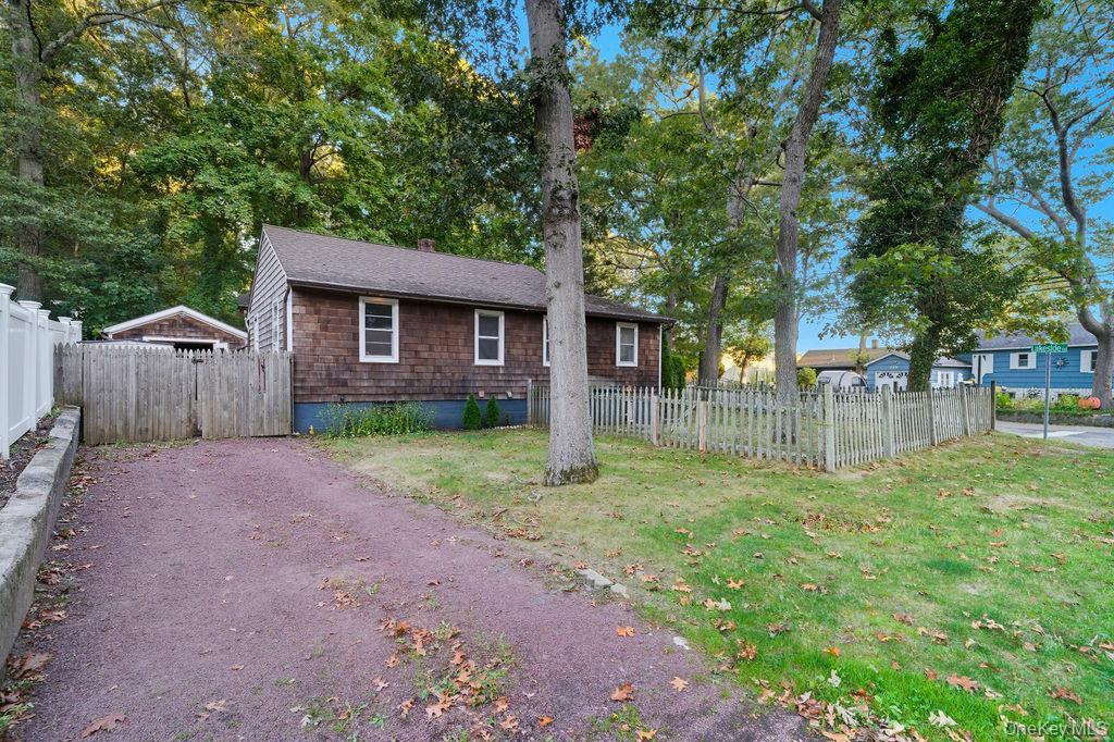 Single Family Lakeside  Suffolk County, NY 11961, MLS-907298-26