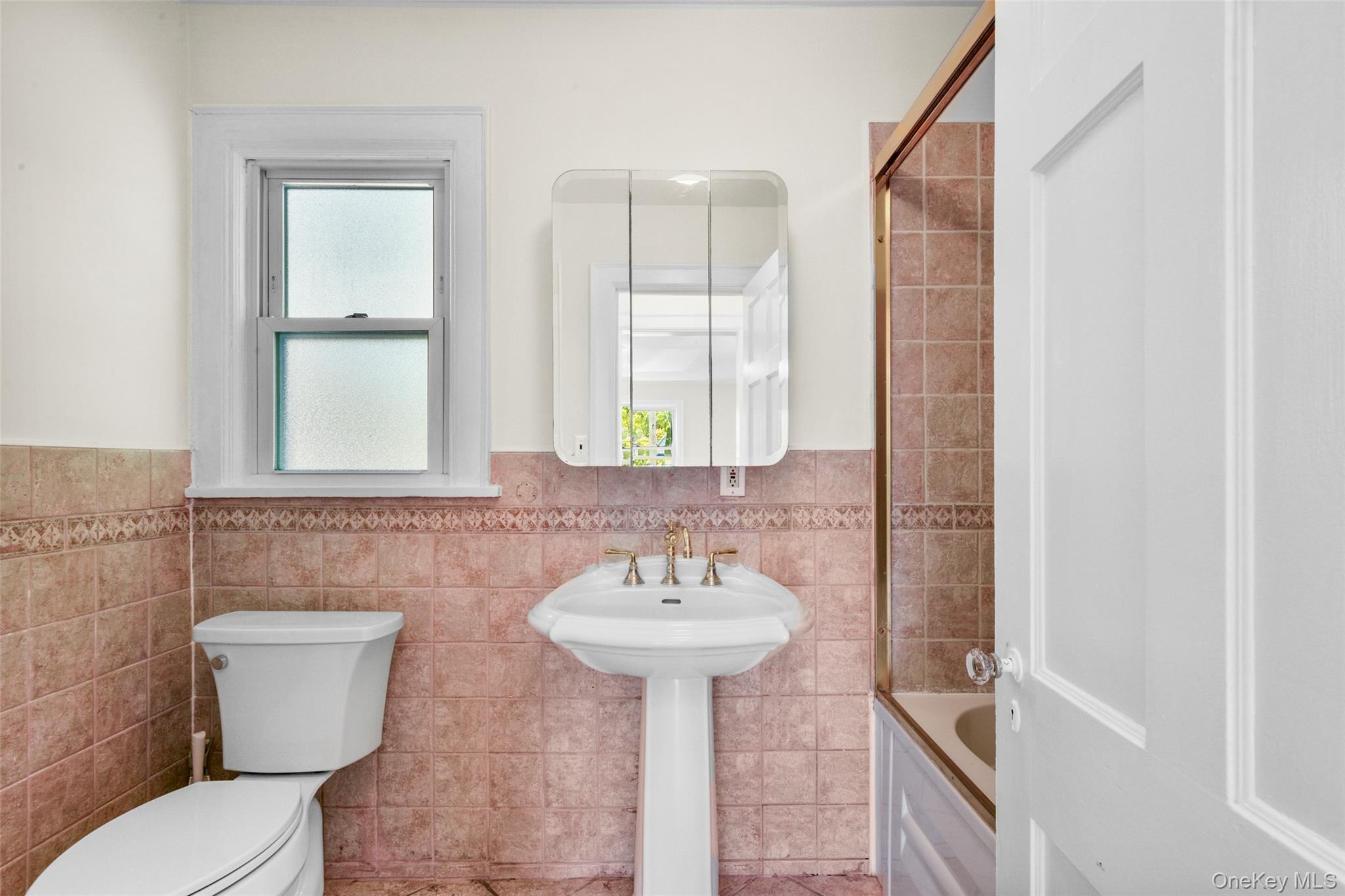 Single Family Siwanoy Westchester County, NY 10803, MLS-907305-11