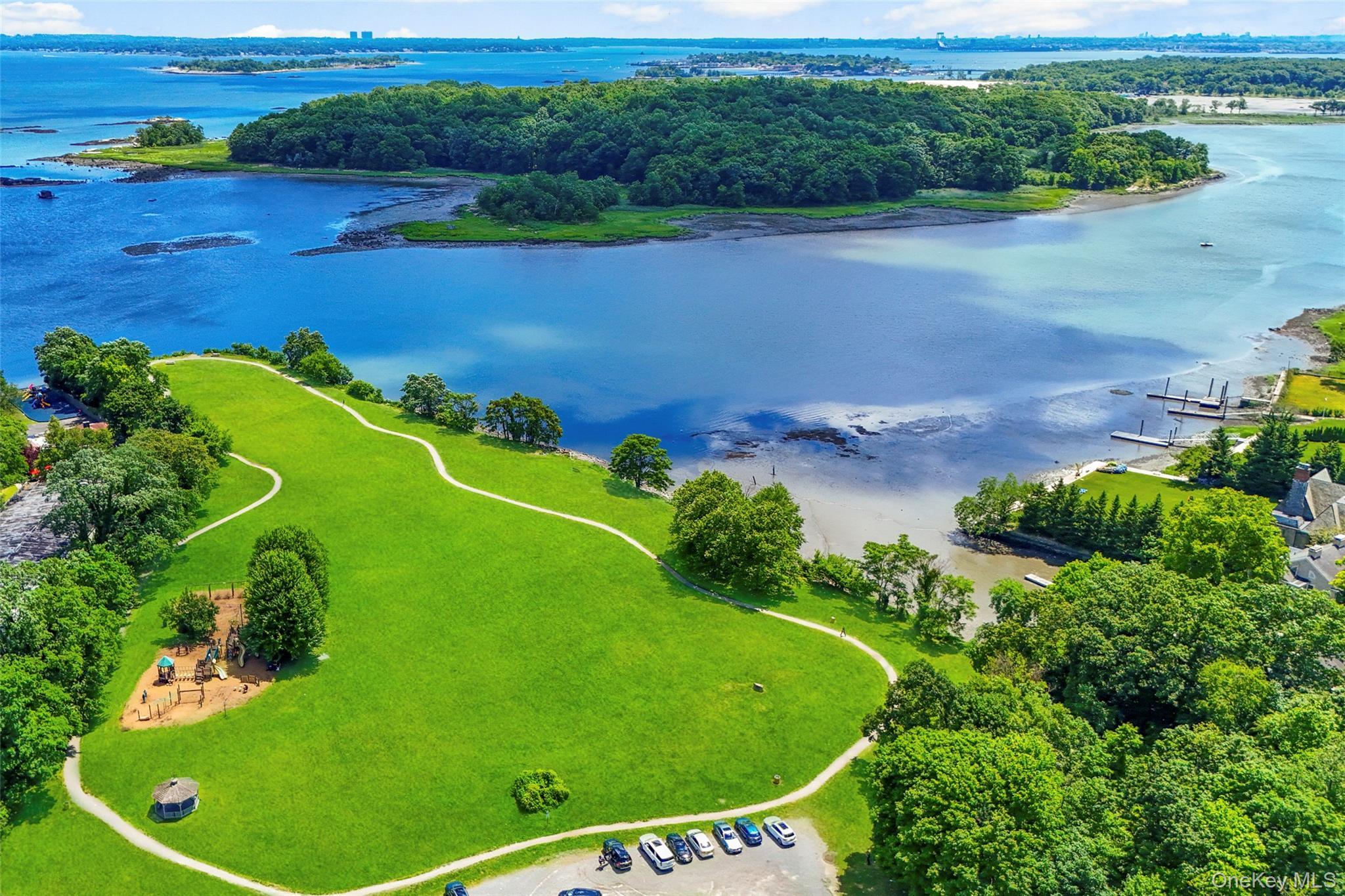 Single Family Siwanoy  Westchester County, NY 10803, MLS-907305-30