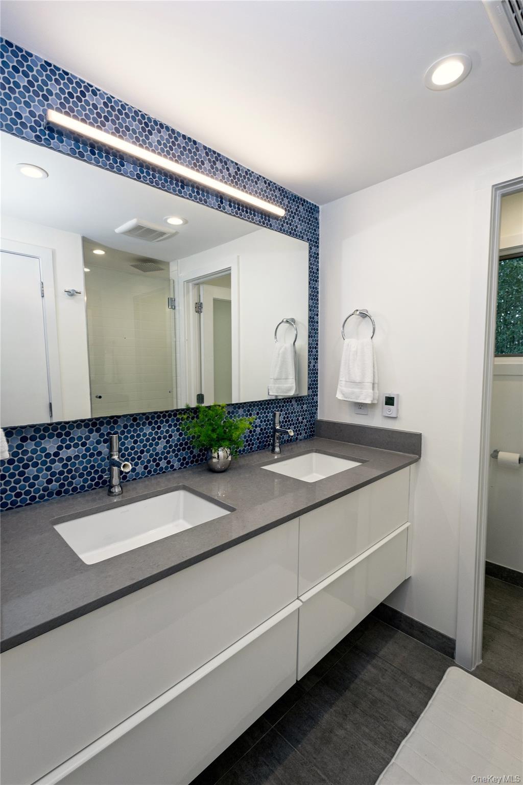 Single Family Bay Suffolk County, NY 11782, MLS-907379-15