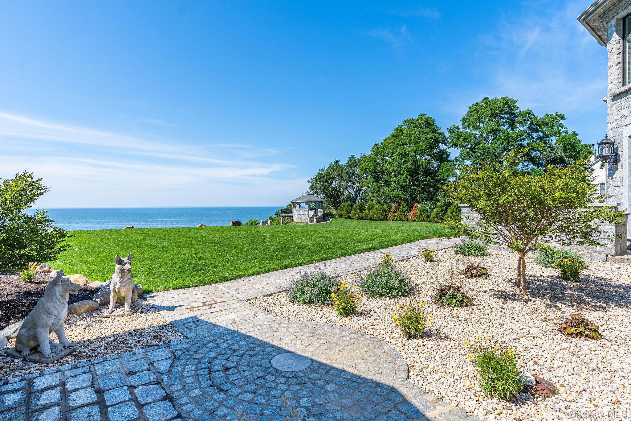 Single Family Hallock Lane Suffolk County, NY 11952, MLS-907439-38