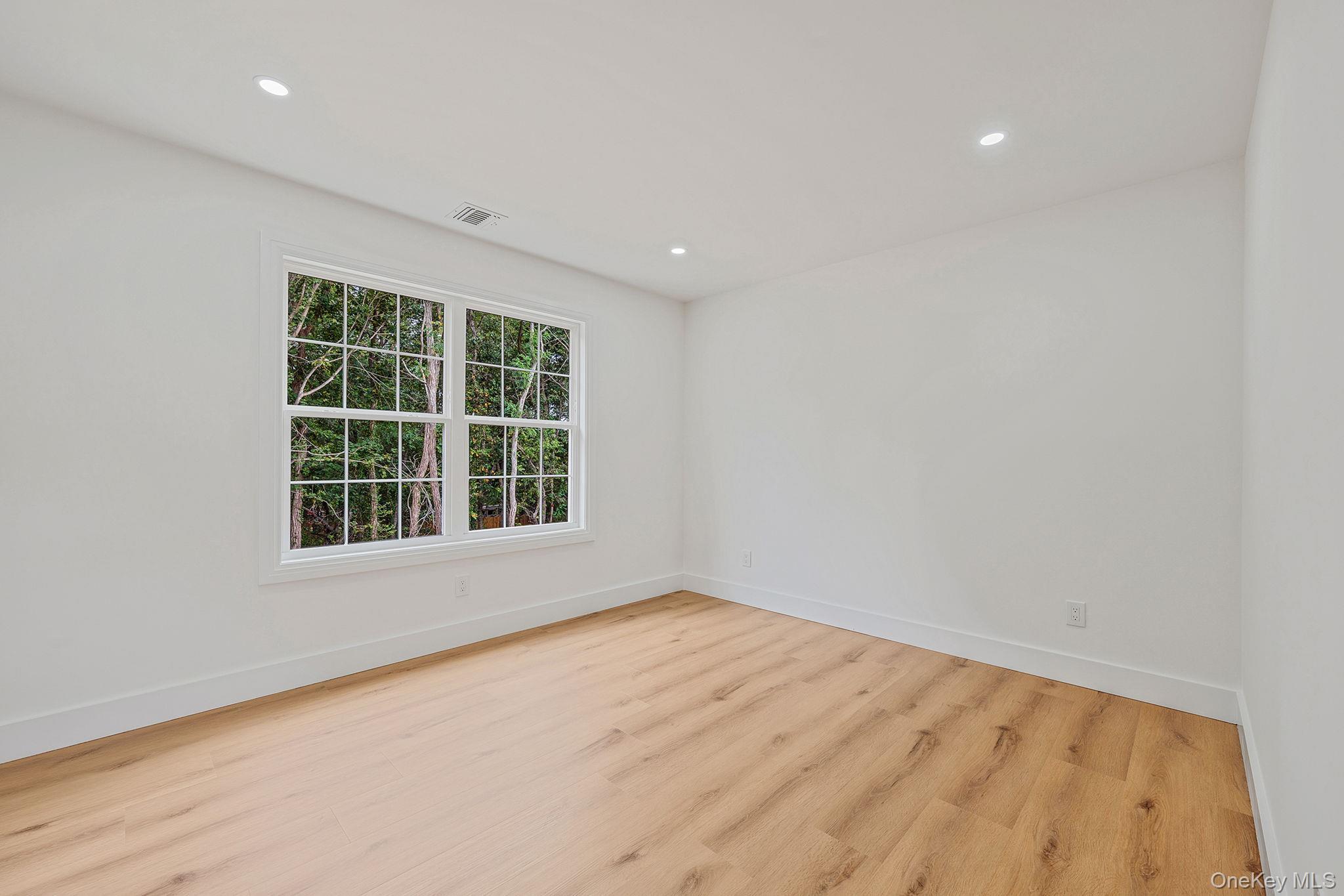 Single Family Lakeview  Suffolk County, NY 11953, MLS-907486-27