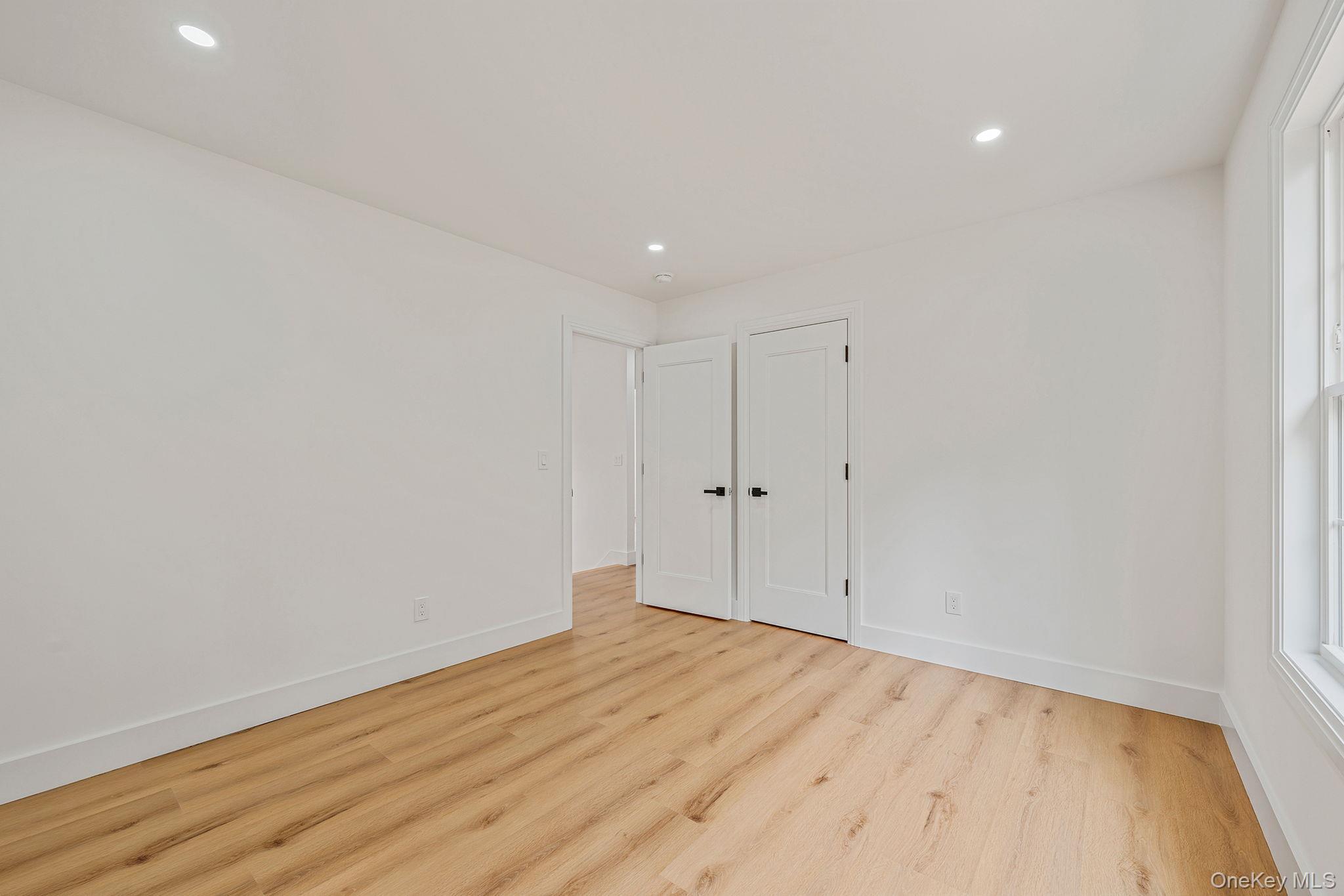 Single Family Lakeview  Suffolk County, NY 11953, MLS-907486-28