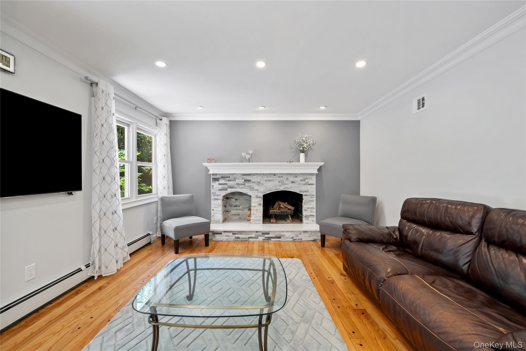 Single Family Hunting Hill Nassau County, NY 11797, MLS-907535-15