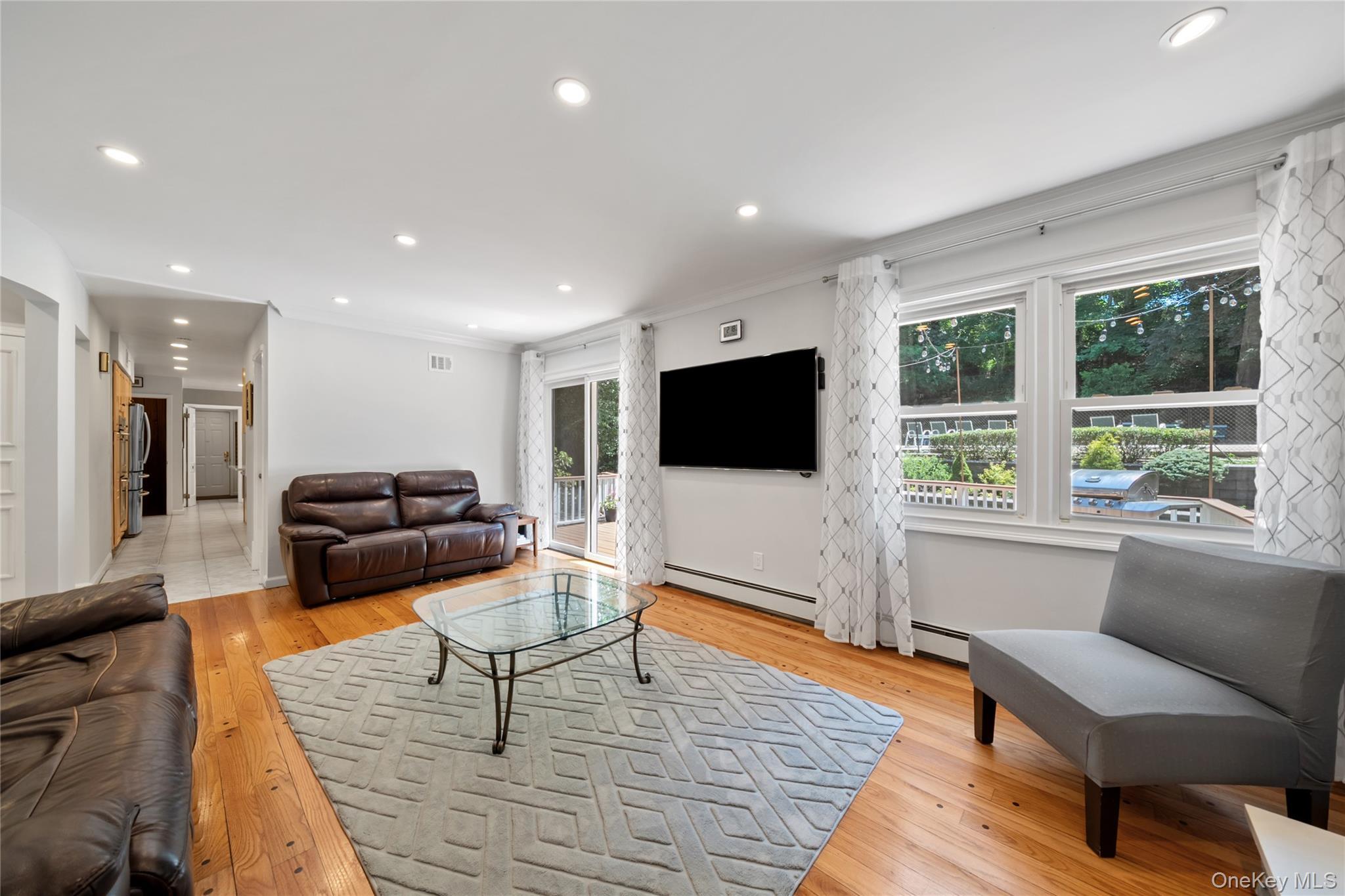 Single Family Hunting Hill Nassau County, NY 11797, MLS-907535-16