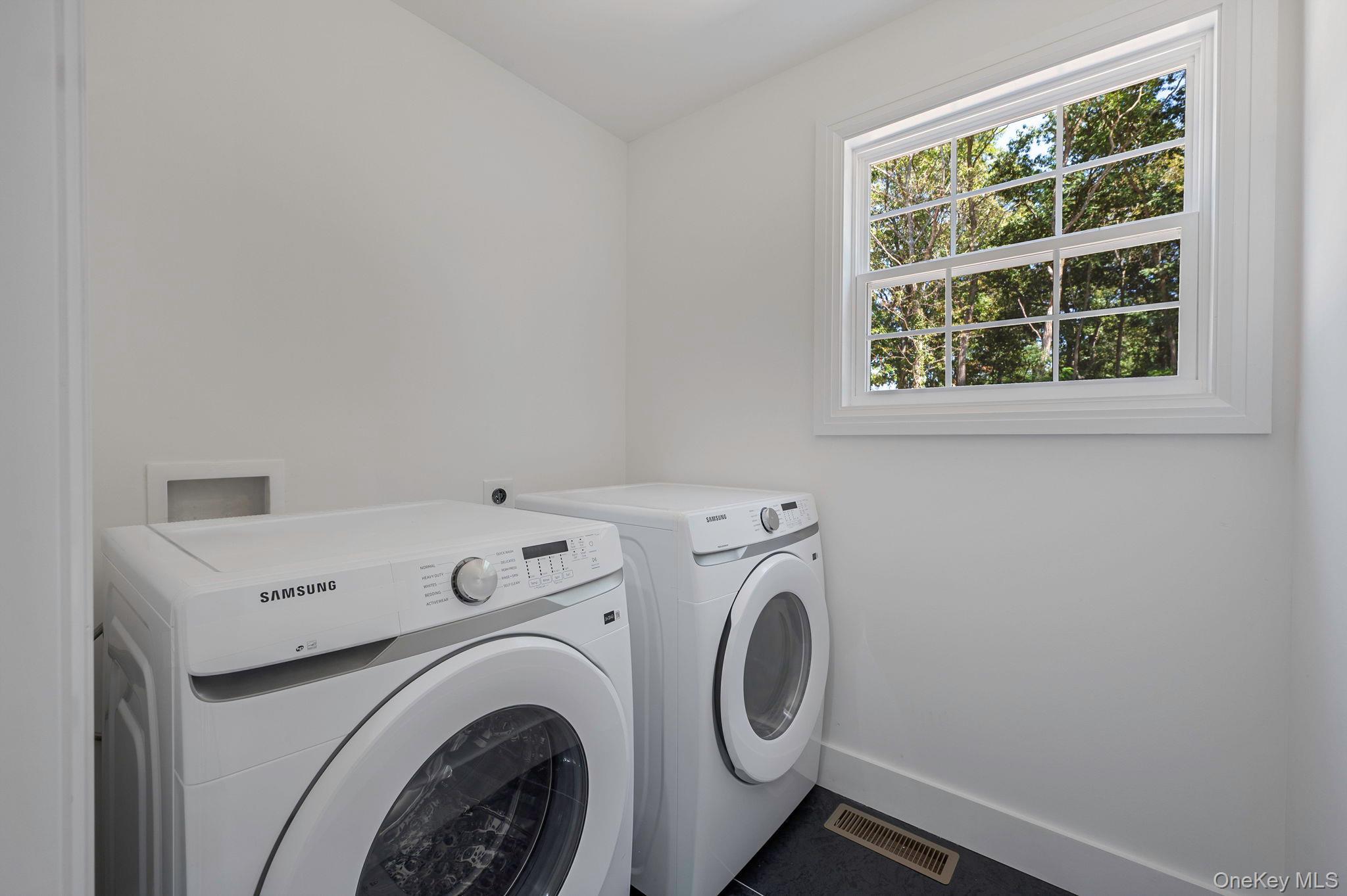 Single Family Lakeview Suffolk County, NY 11953, MLS-907547-10