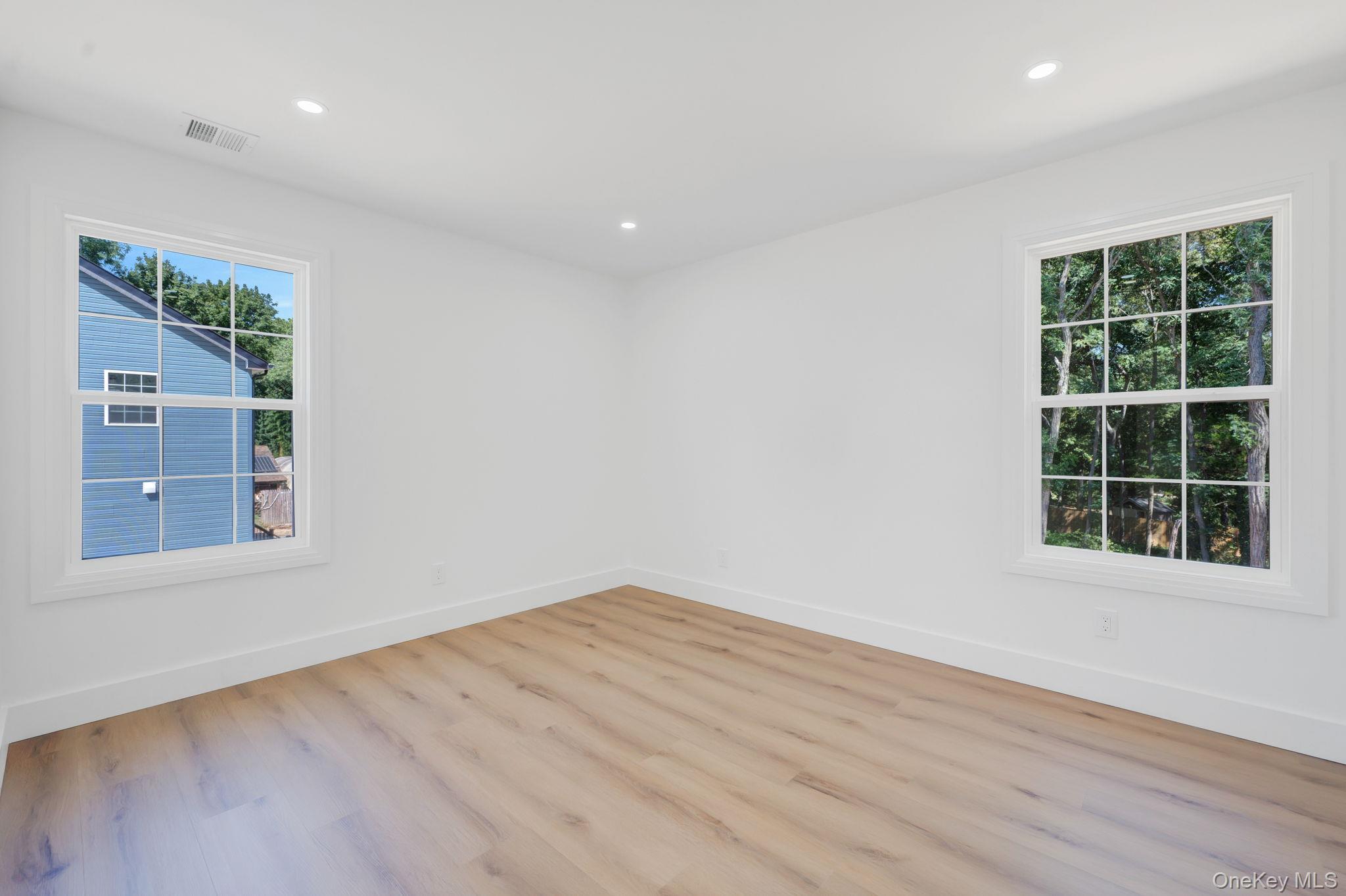 Single Family Lakeview Suffolk County, NY 11953, MLS-907547-15