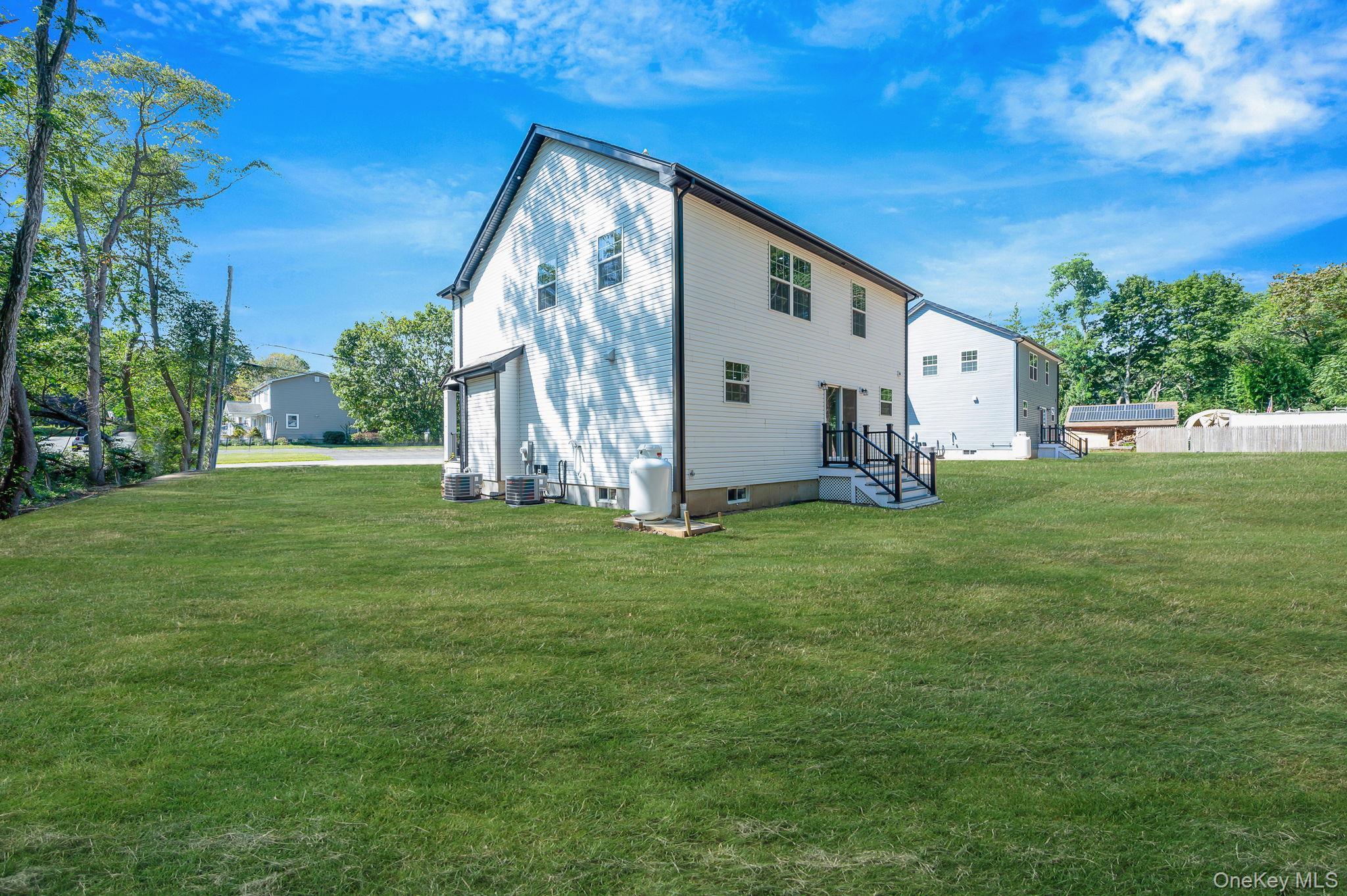 Single Family Lakeview Suffolk County, NY 11953, MLS-907547-27