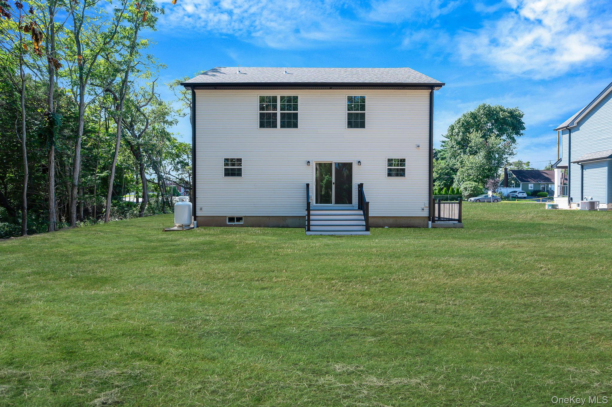 Single Family Lakeview Suffolk County, NY 11953, MLS-907547-28