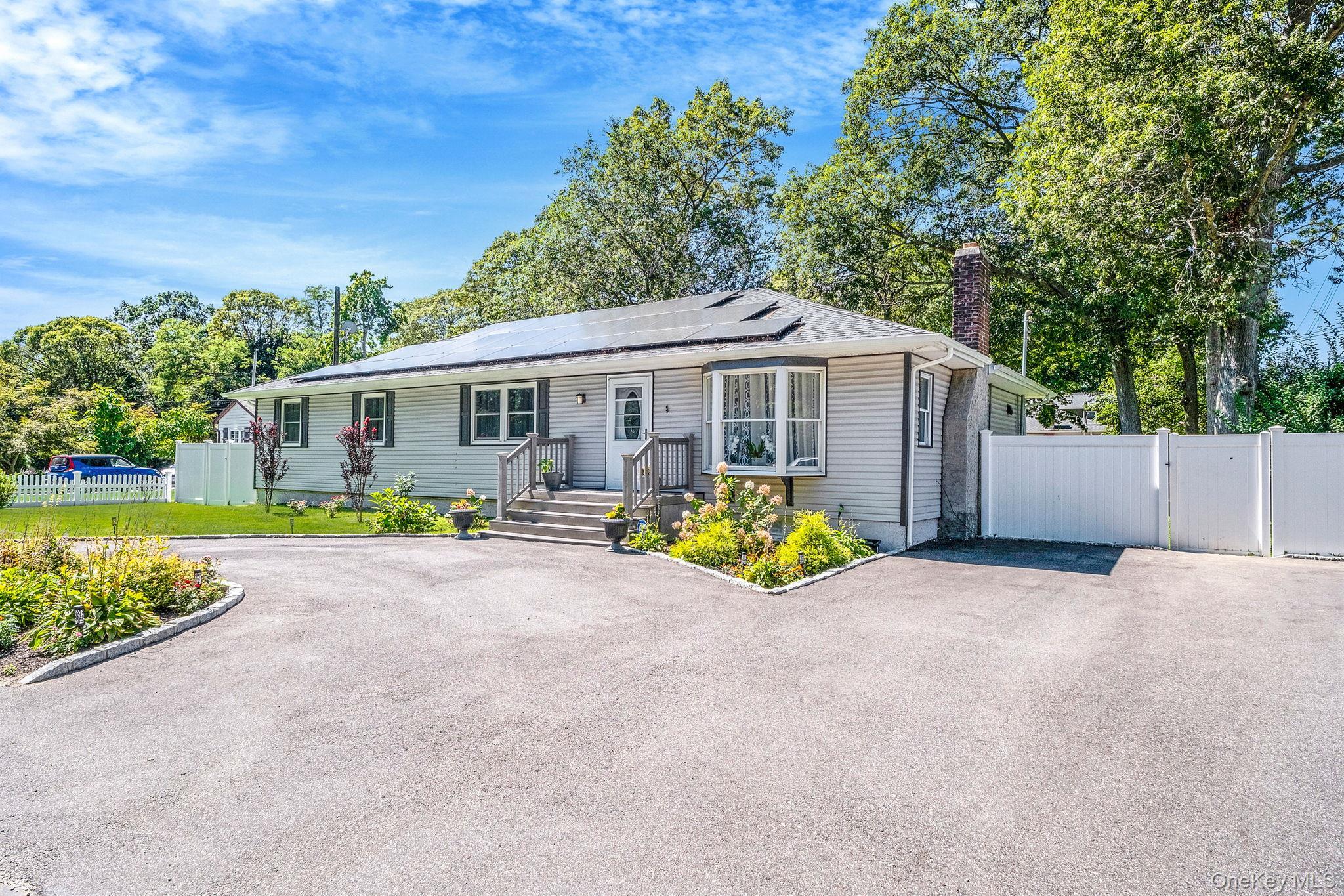 Single Family Grundy  Suffolk County, NY 11741, MLS-907654-2