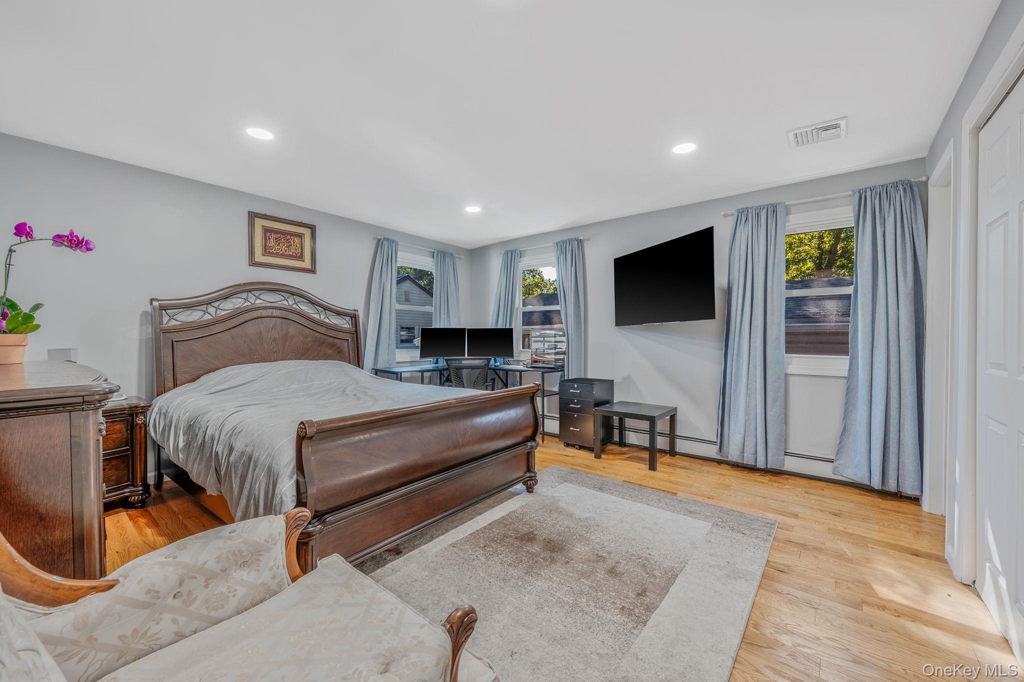 Single Family Grundy  Suffolk County, NY 11741, MLS-907654-21