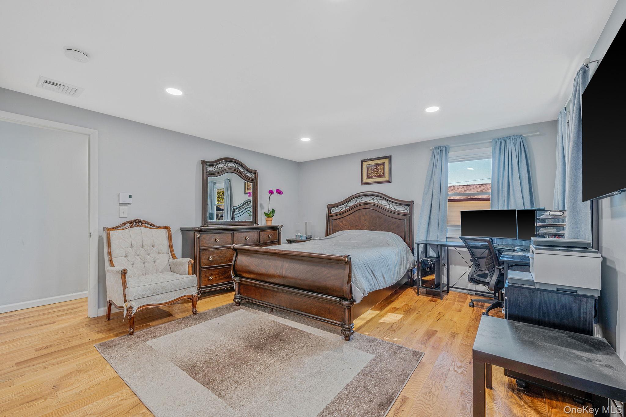 Single Family Grundy  Suffolk County, NY 11741, MLS-907654-22