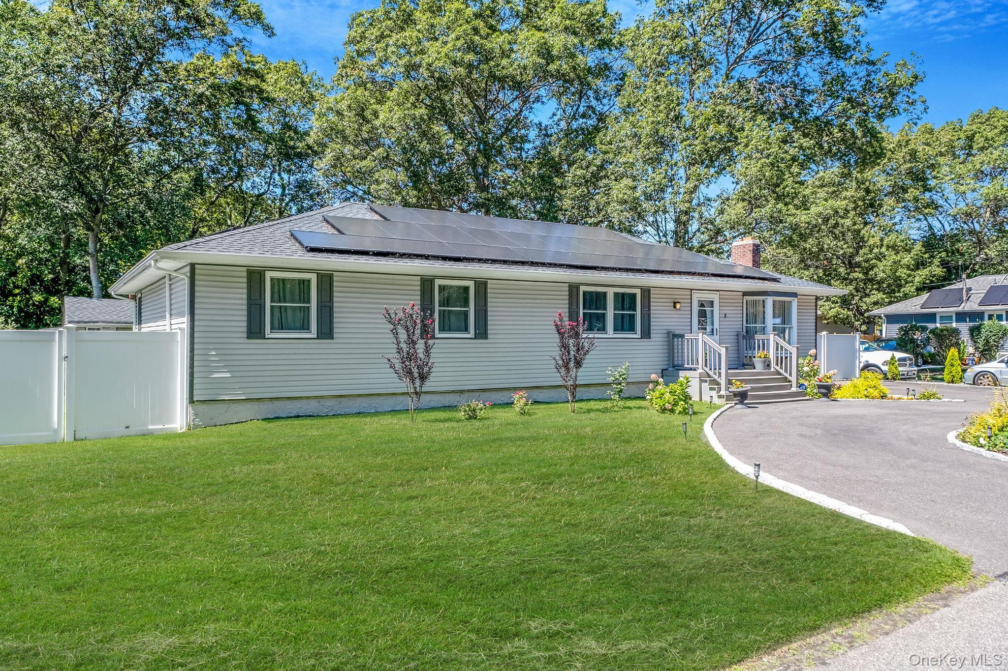 Single Family Grundy  Suffolk County, NY 11741, MLS-907654-3