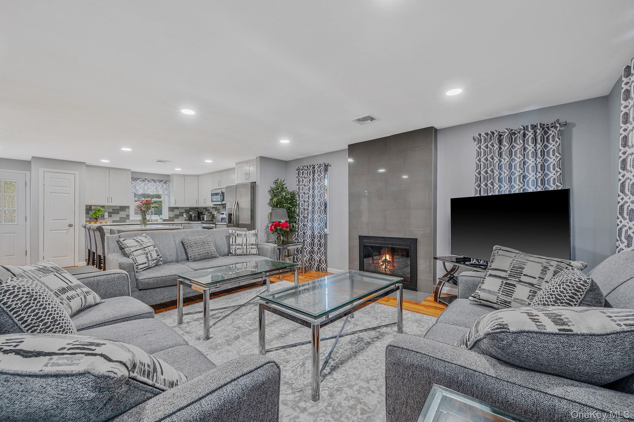 Single Family Grundy  Suffolk County, NY 11741, MLS-907654-5