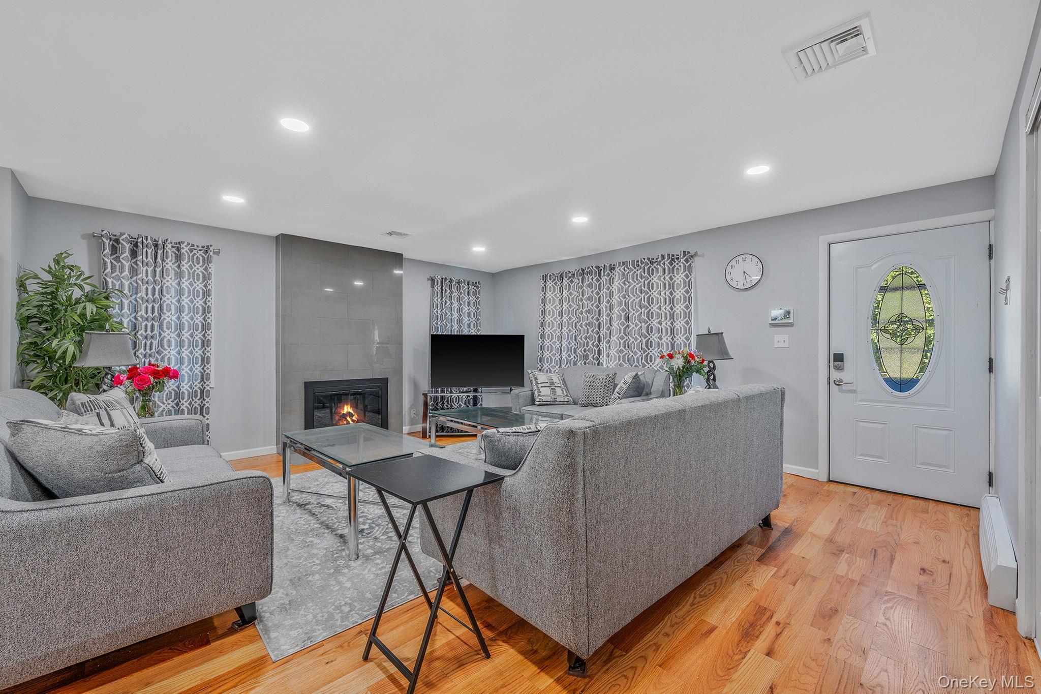 Single Family Grundy  Suffolk County, NY 11741, MLS-907654-7