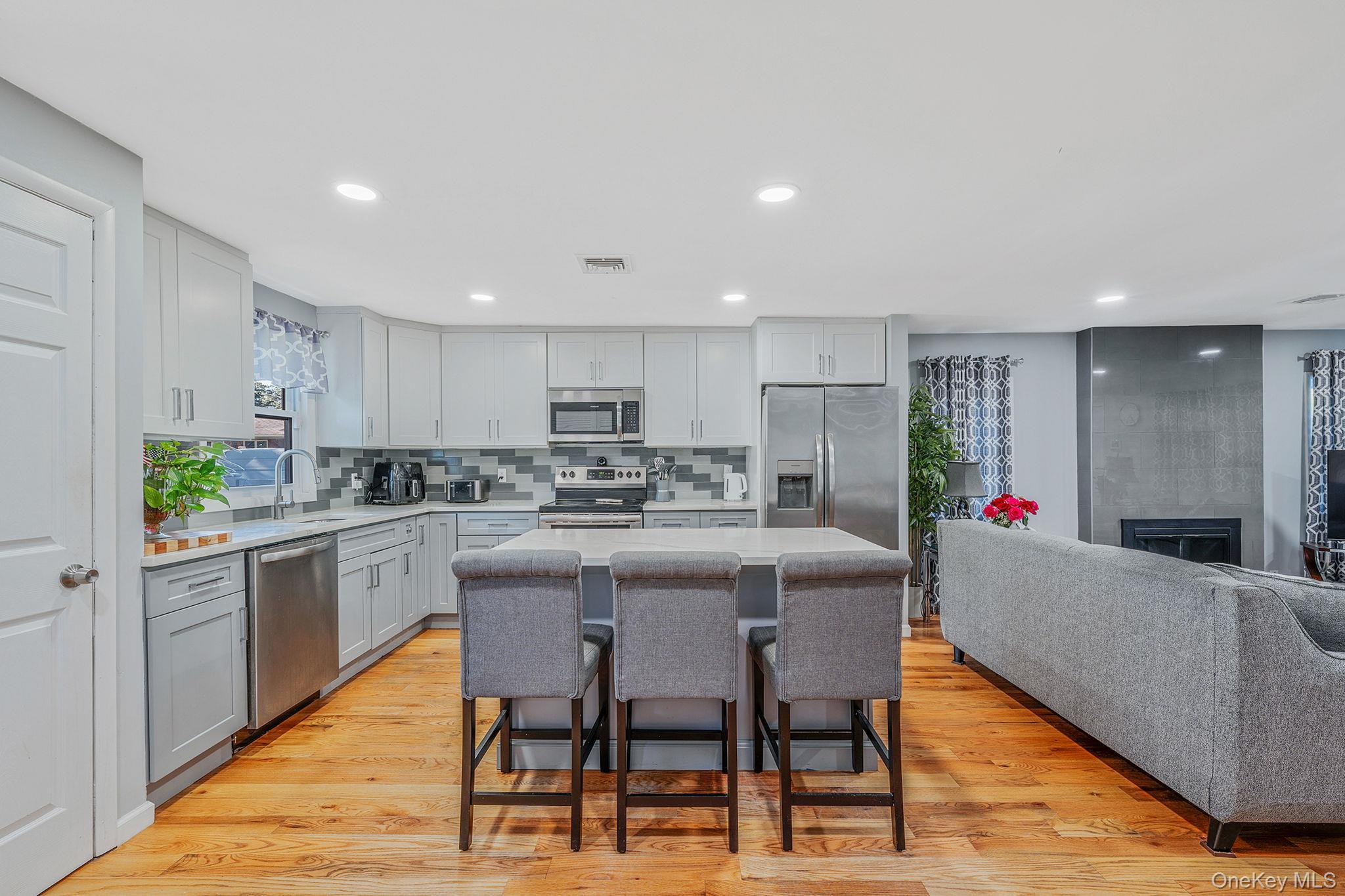 Single Family Grundy  Suffolk County, NY 11741, MLS-907654-8