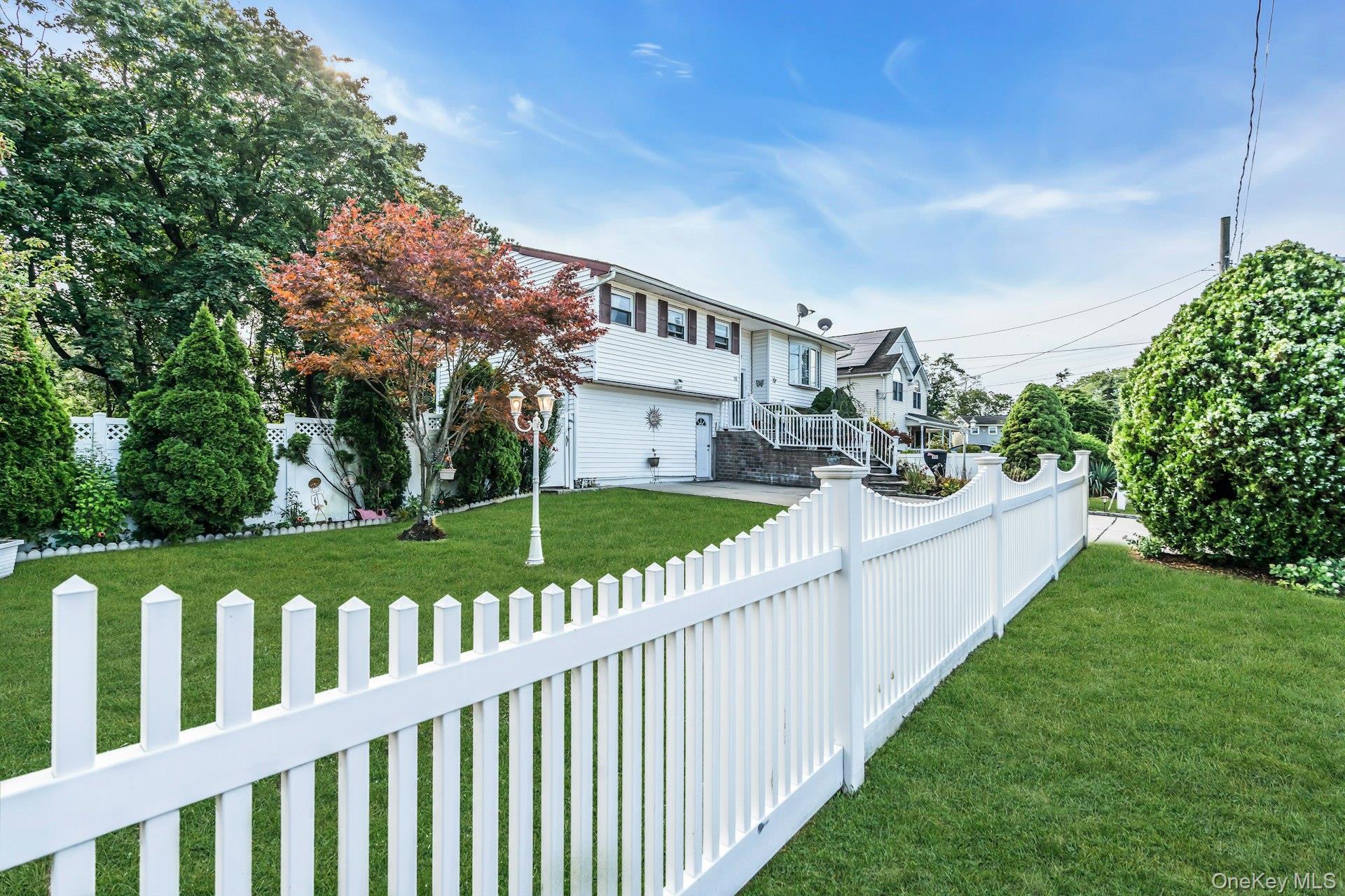 Single Family Abbey  Suffolk County, NY 11706, MLS-907681-2